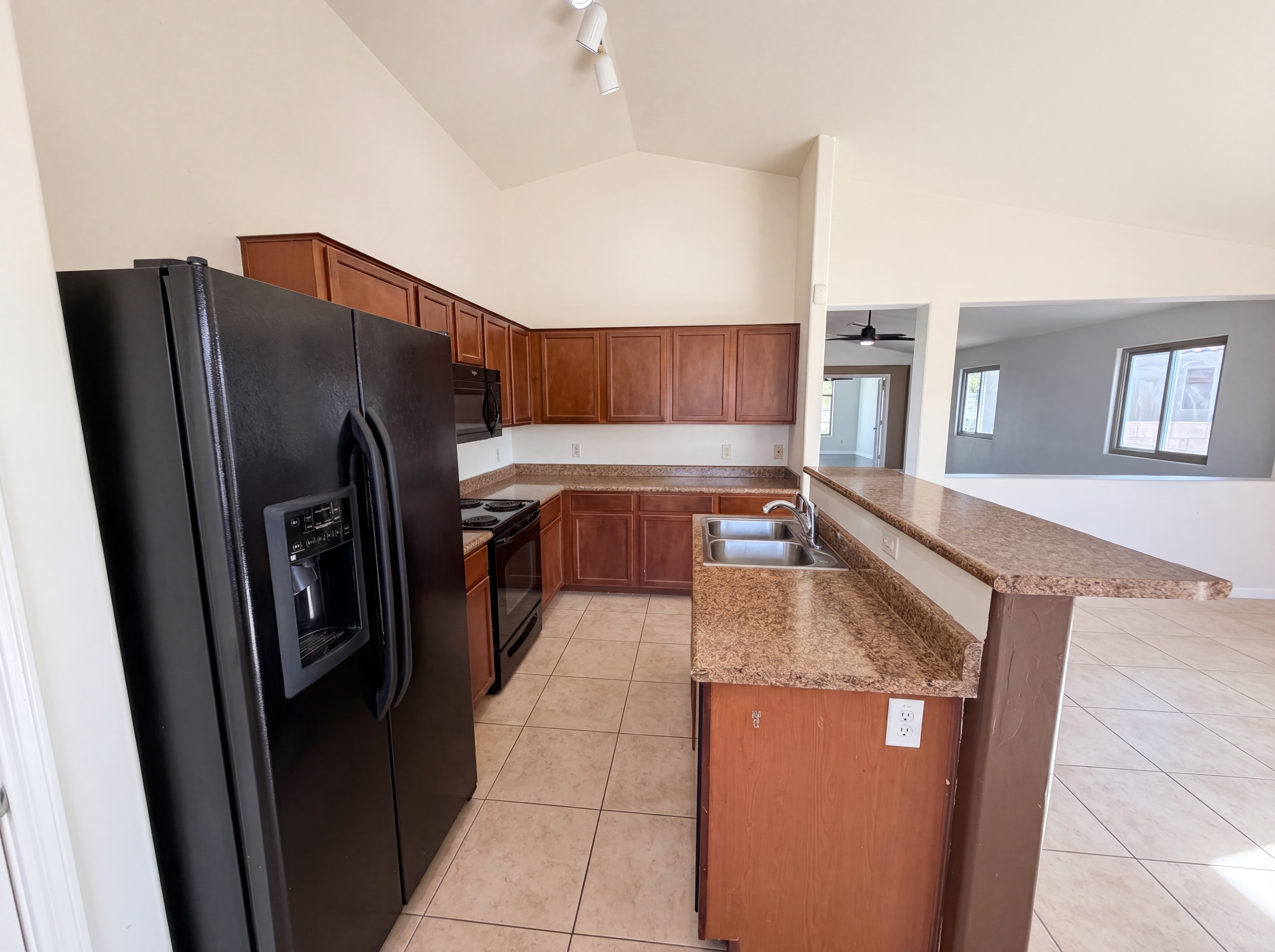 Photo 2 of 19 of 4703 W Hoha Ln, Tucson, AZ