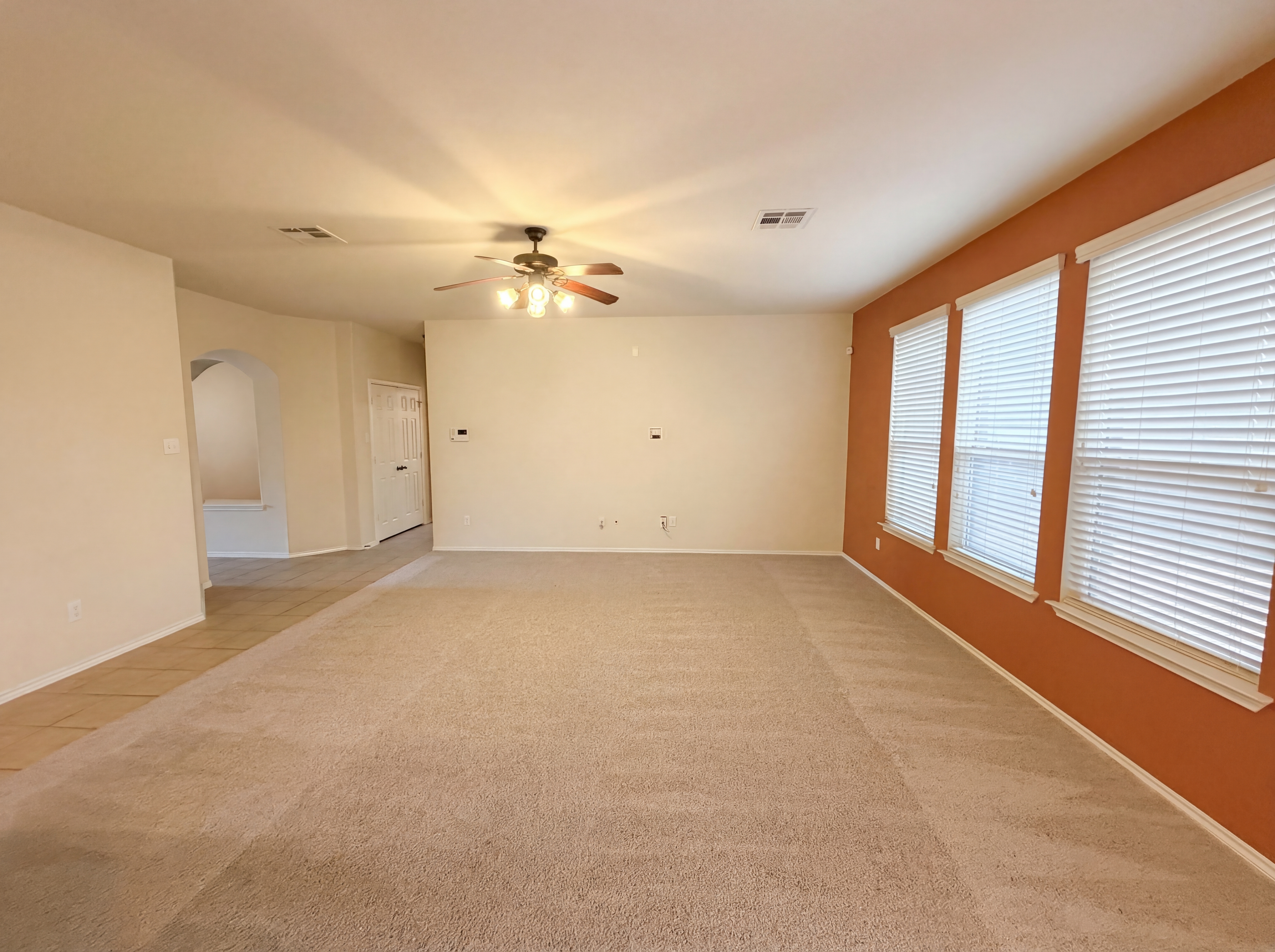 Photo 12 of 24 of 6206 Suellen Ln, Killeen, TX