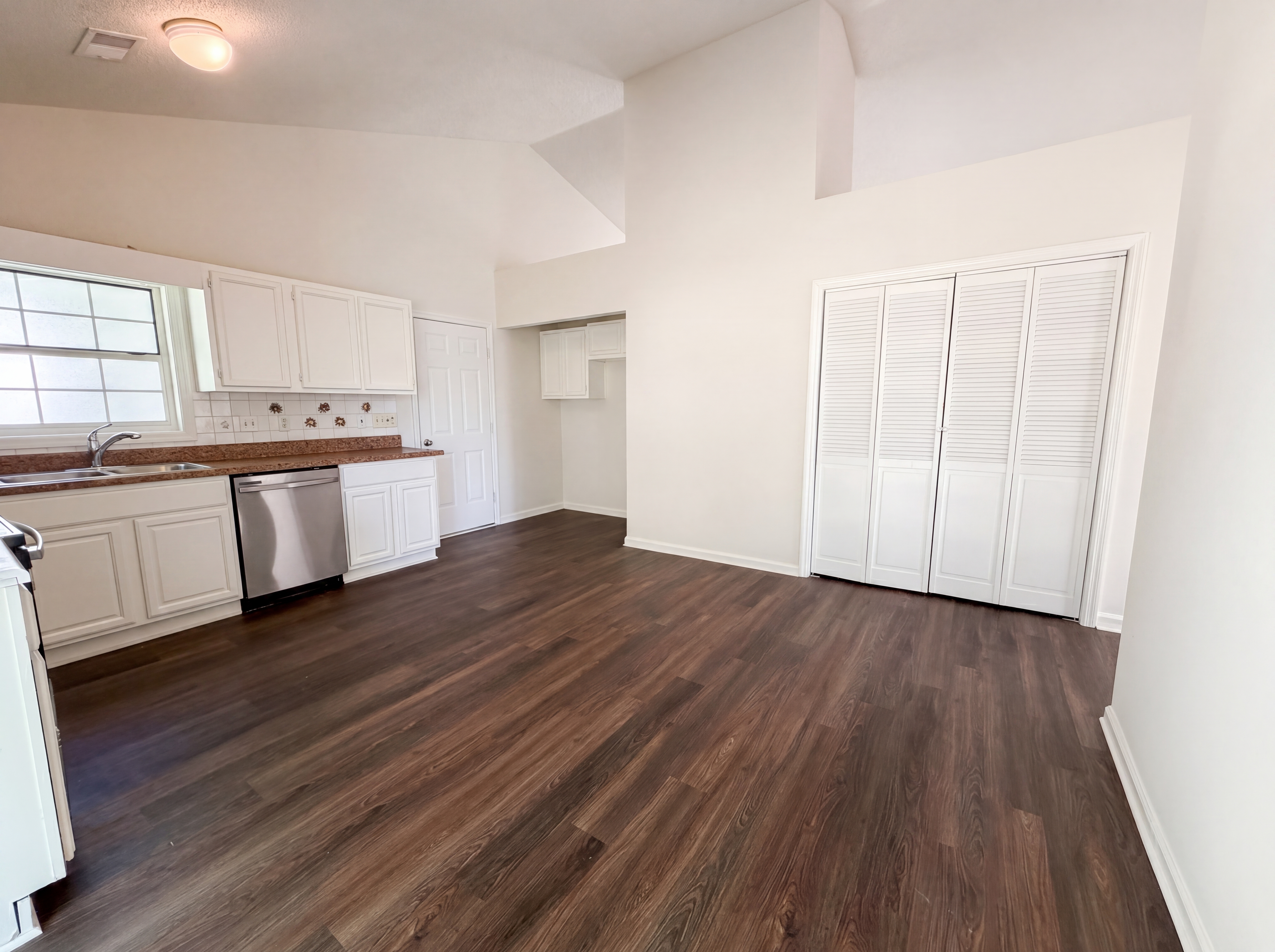Photo 6 of 26 of 2028 Larson Ln, Goose Creek, SC