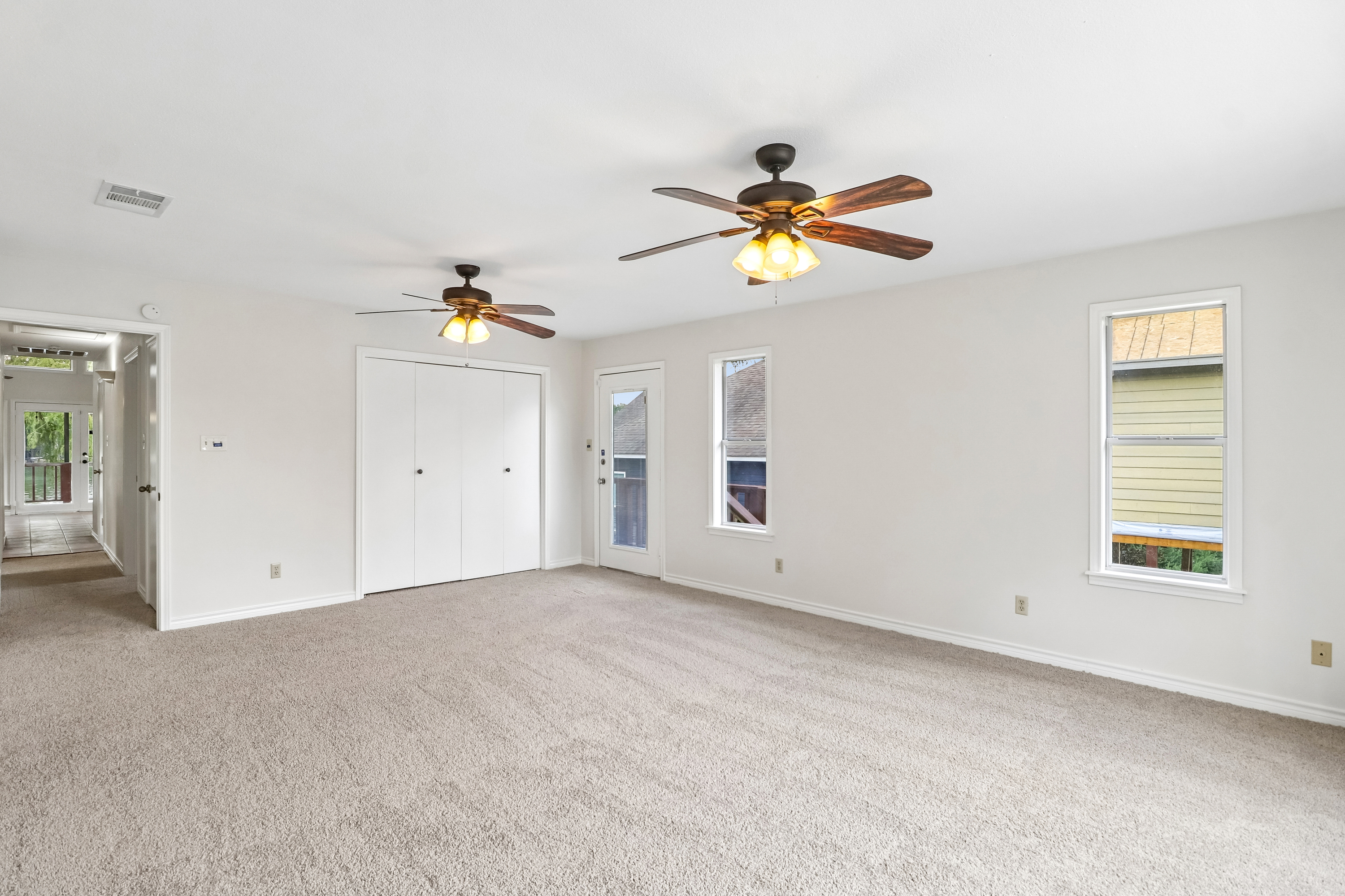 Photo 16 of 47 of 1321 E Zipp Rd, New Braunfels, TX
