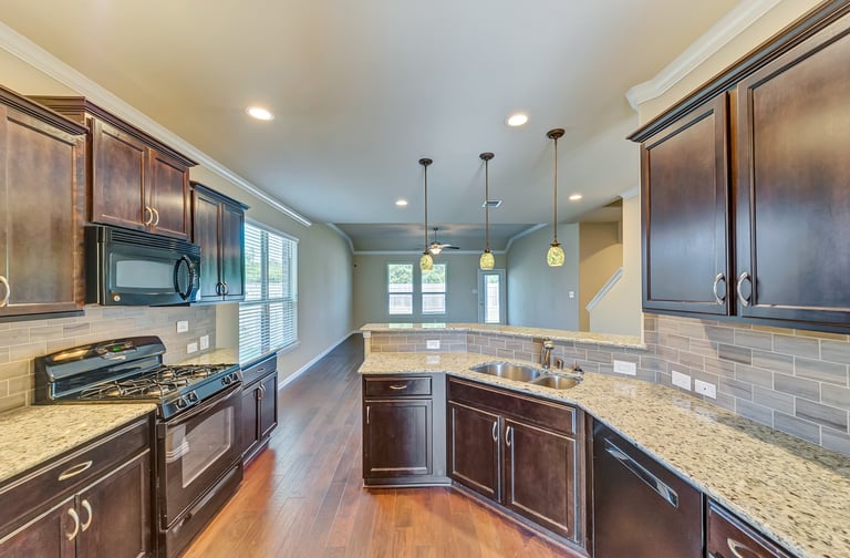 Photo 7 of 27 - 632 Swift Current Dr, Crowley, TX 76036