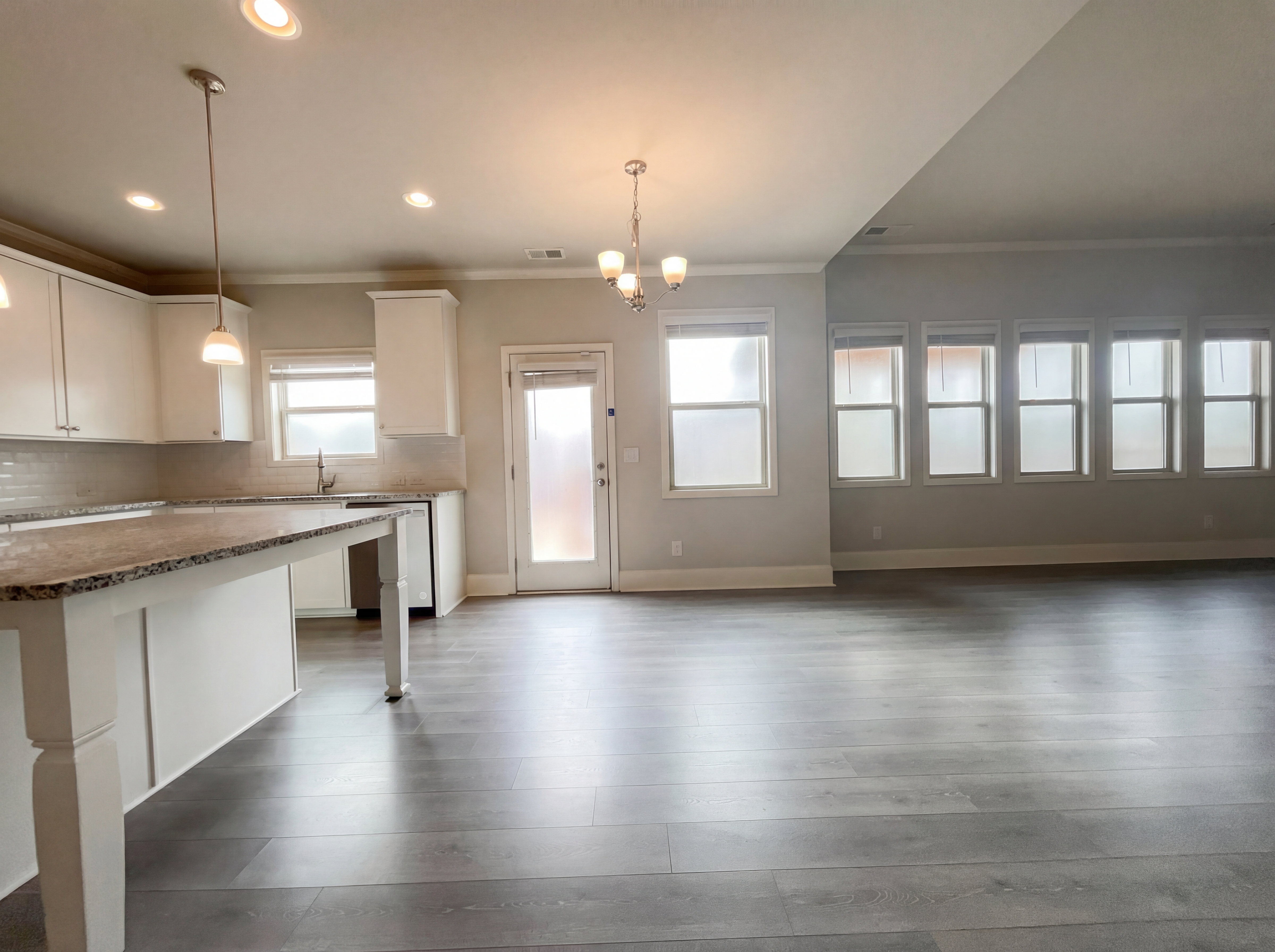 Photo 13 of 29 of 9104 Hanover St, Lithia Springs, GA