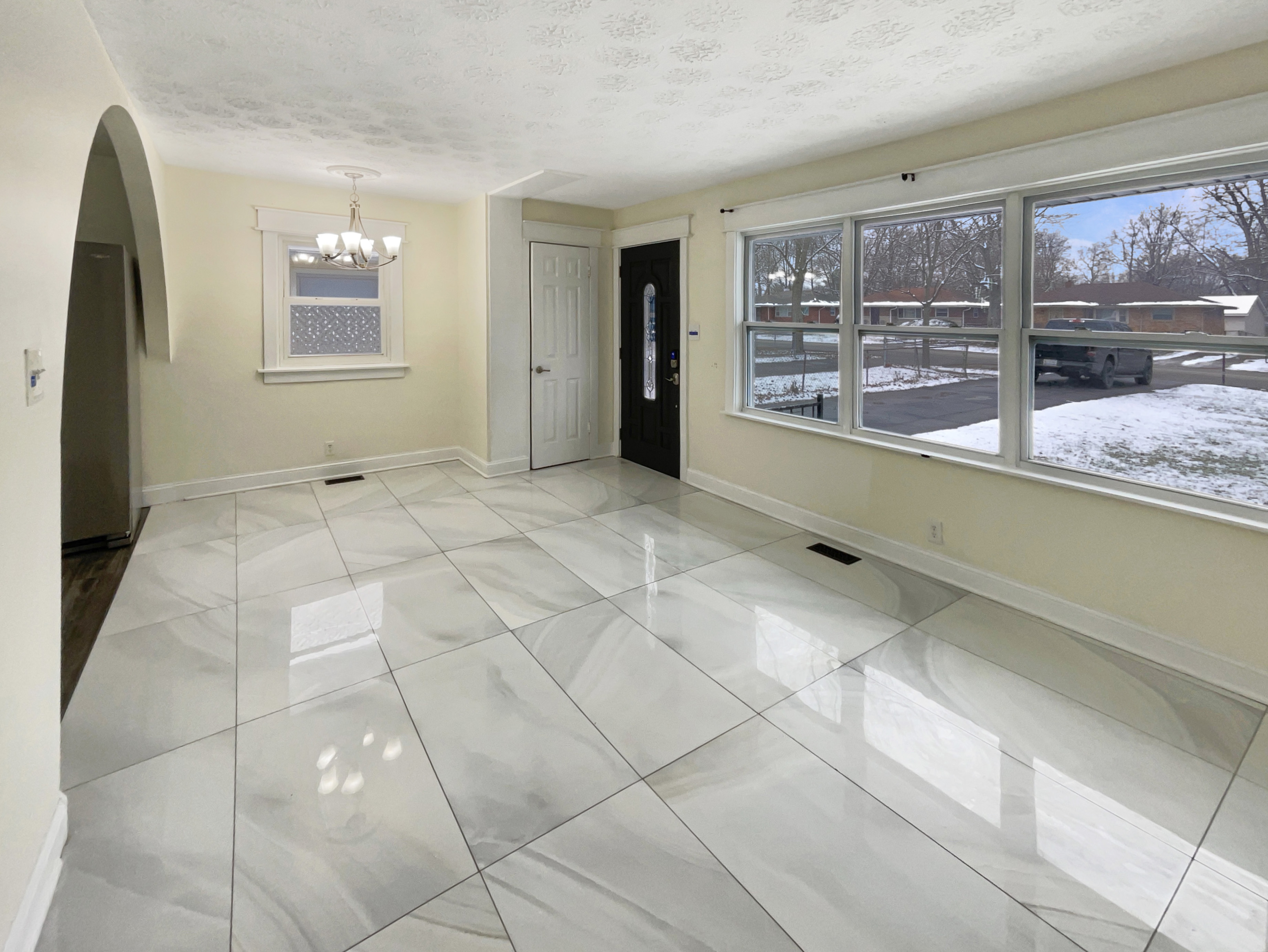 Photo 3 of 17 of 4055 N Grand Ave, Indianapolis, IN