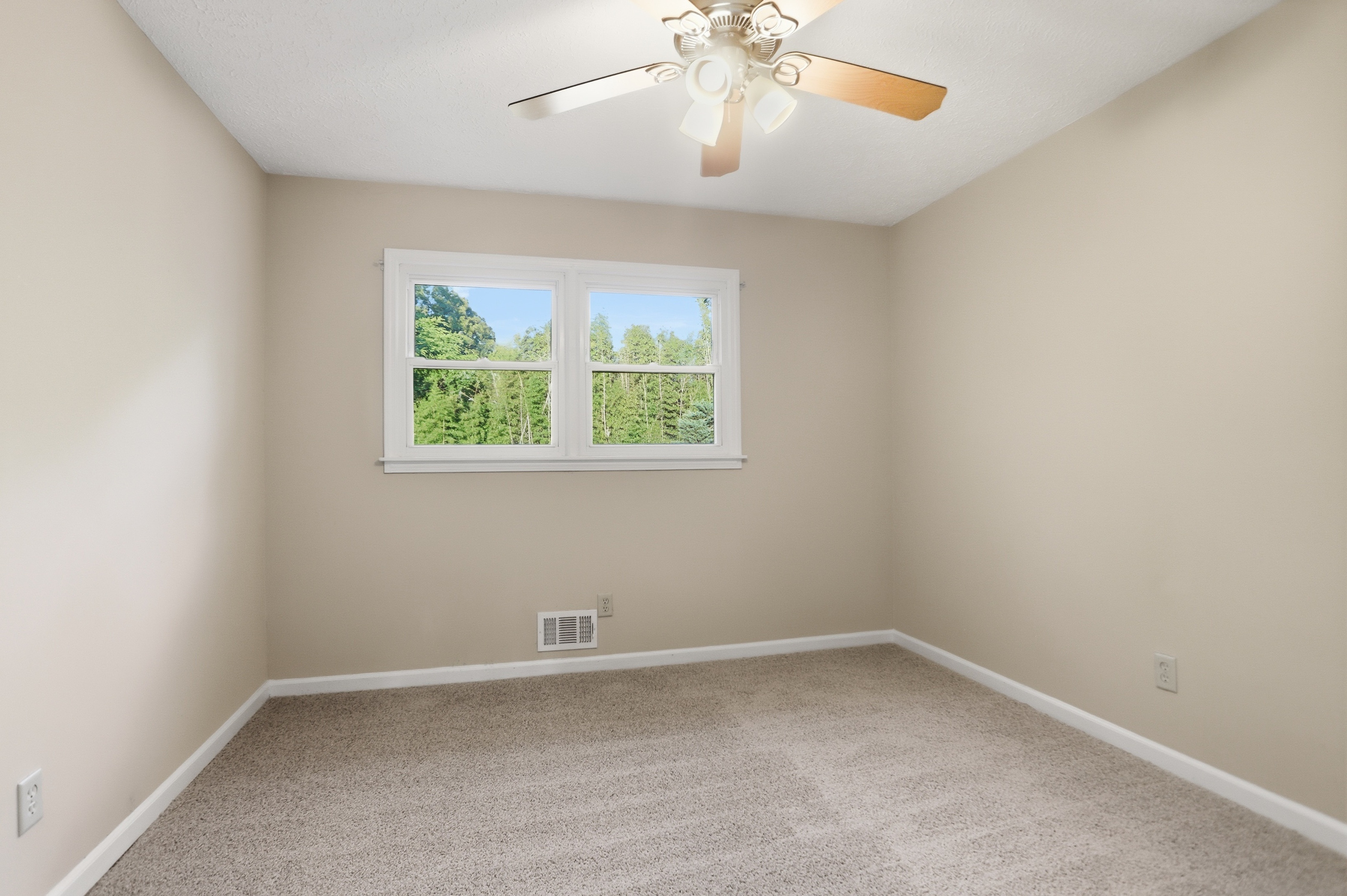 Photo 15 of 34 of 6742 Kellogg Dr, Acworth, GA