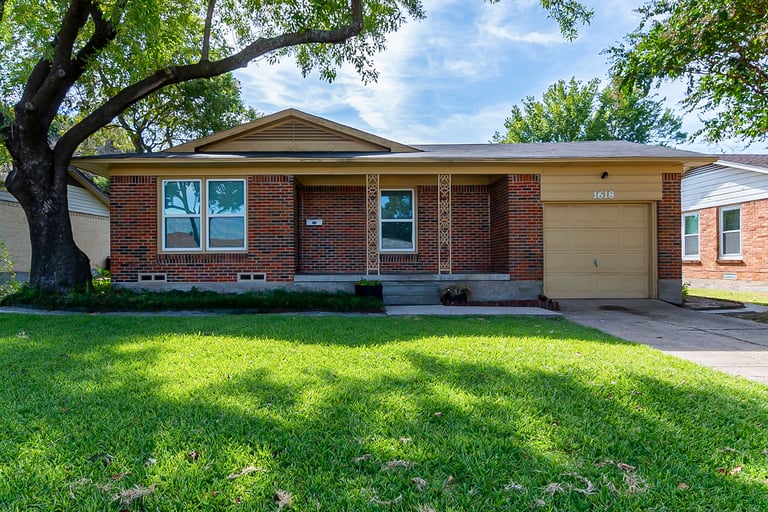 Photo 1 of 23 - 1618 Ridgeview St, Mesquite, TX 75149