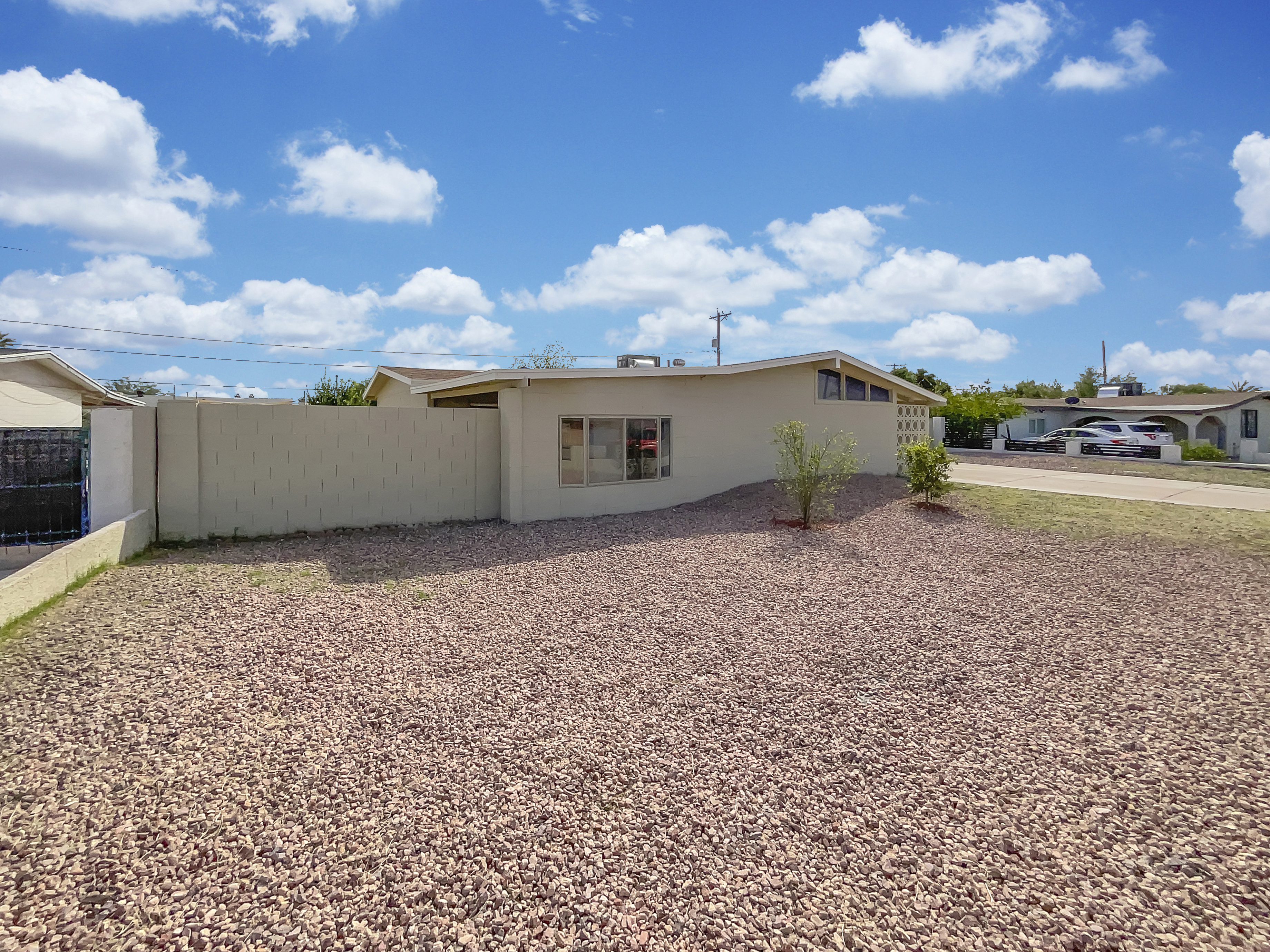 Photo 8 of 33 of 6633 W Colter St, Glendale, AZ