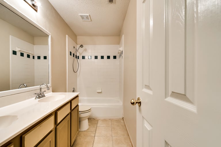 Photo 22 of 29 - 1003 Bonanza Dr, Arlington, TX 76001