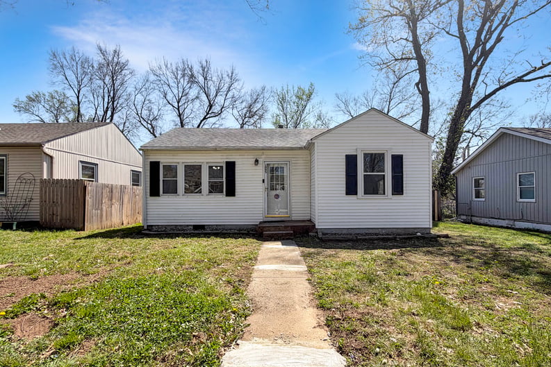 Property photo 1 of 1005 NE 44th St