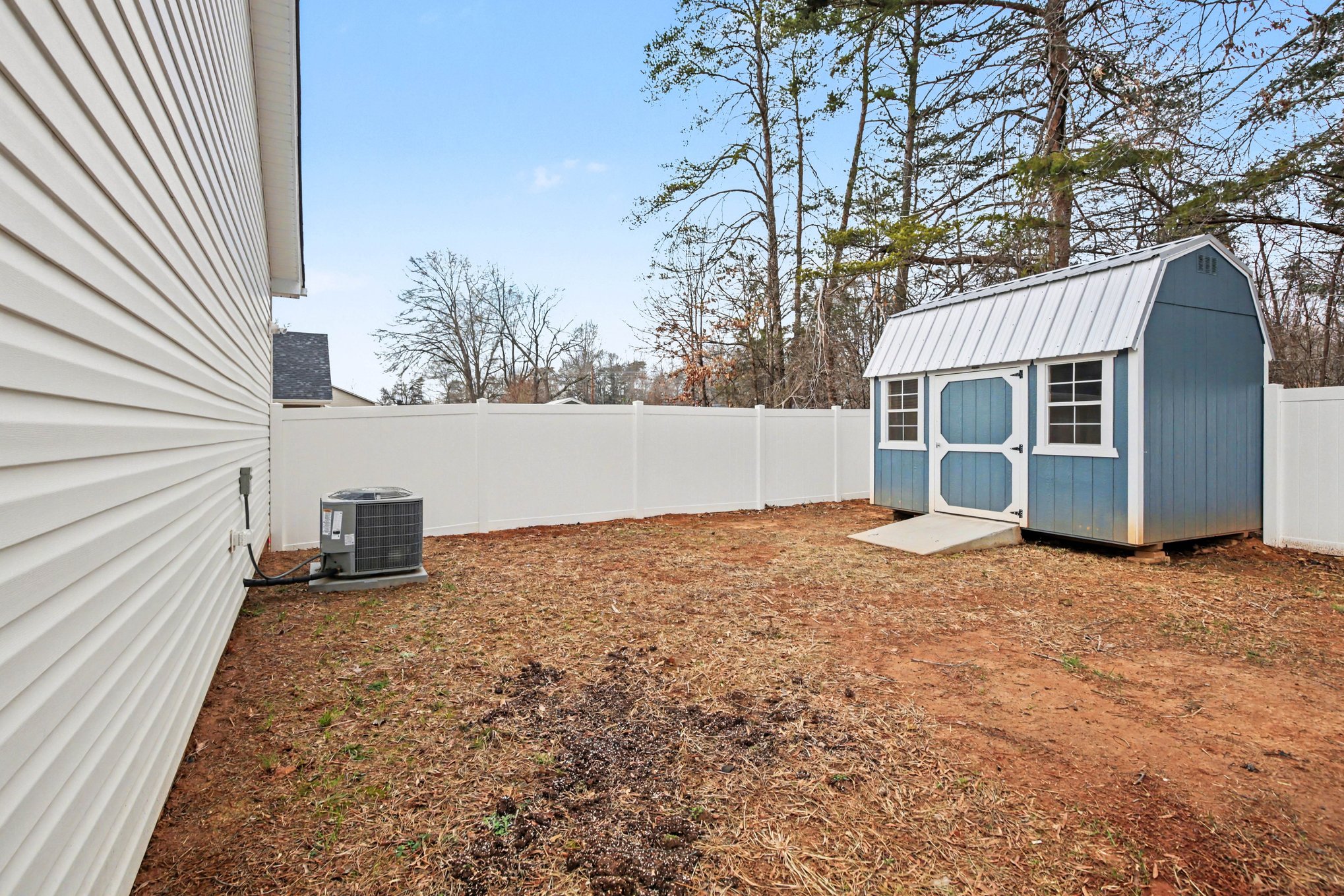 Photo 16 of 17 of 715 Meadowgreen Village Dr, Eden, NC