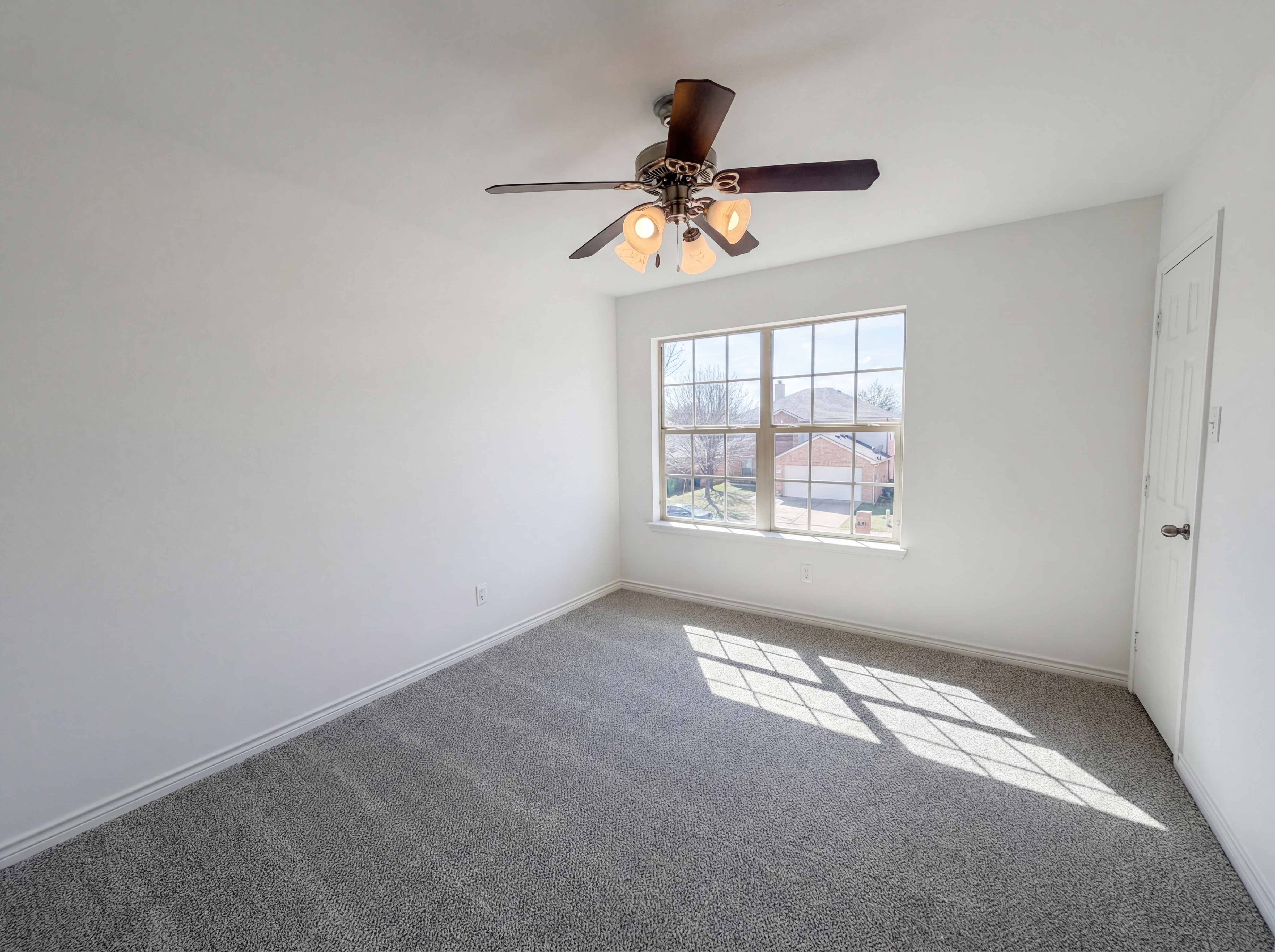 Photo 4 of 20 of 1200 Boxwood Dr, Crowley, TX
