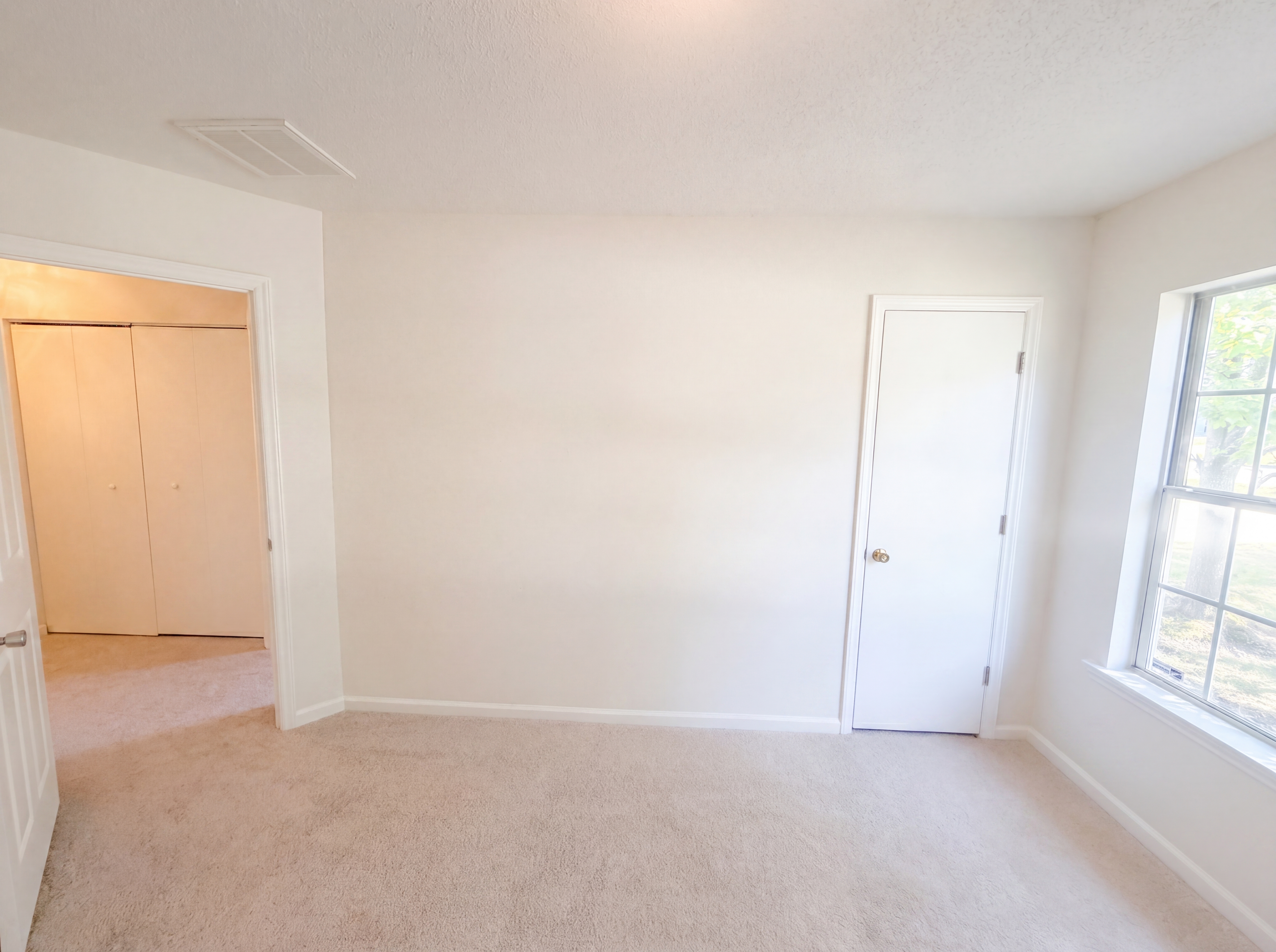 Photo 13 of 21 of 4234 Nestleway Ct, Greensboro, NC