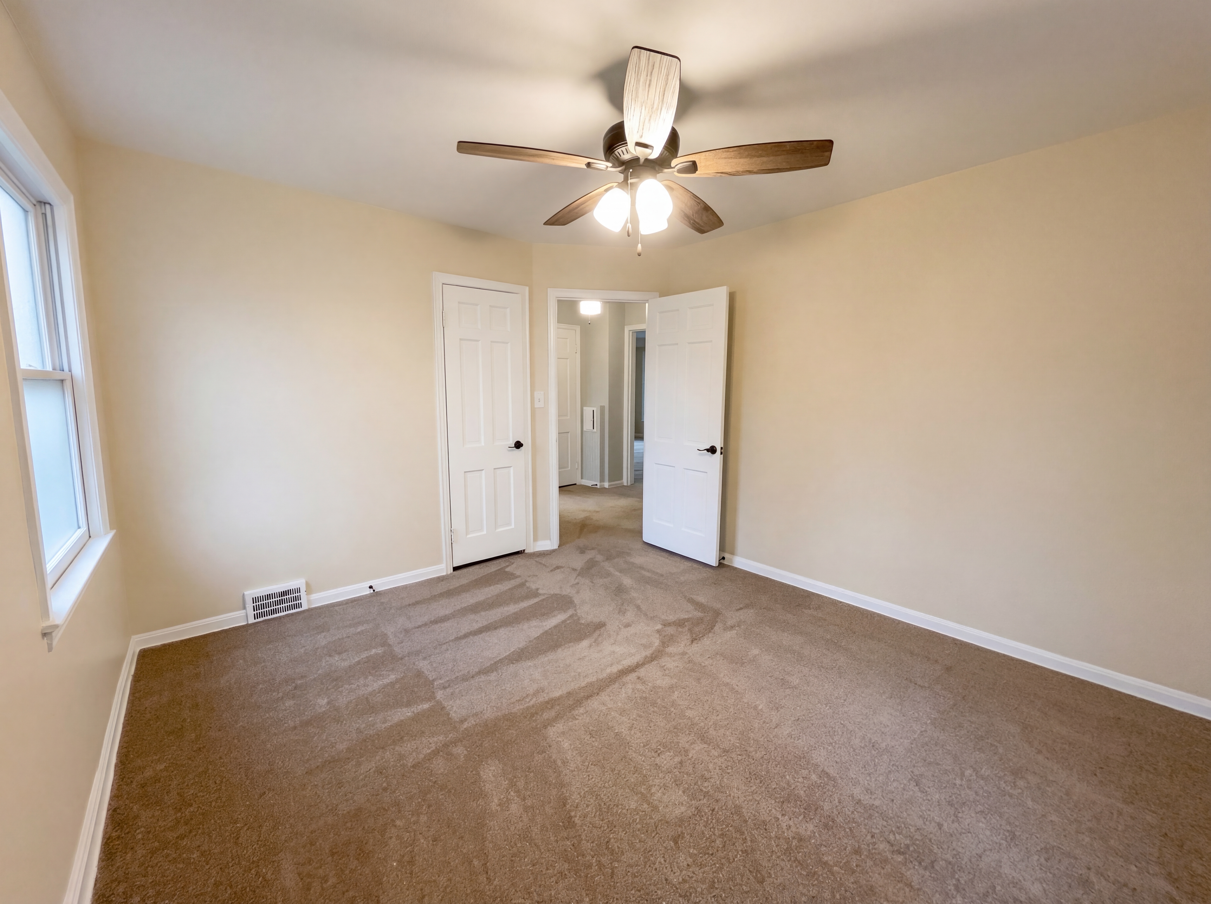 Photo 4 of 23 of 20511 Balfour Rd, Warrensville Heights, OH