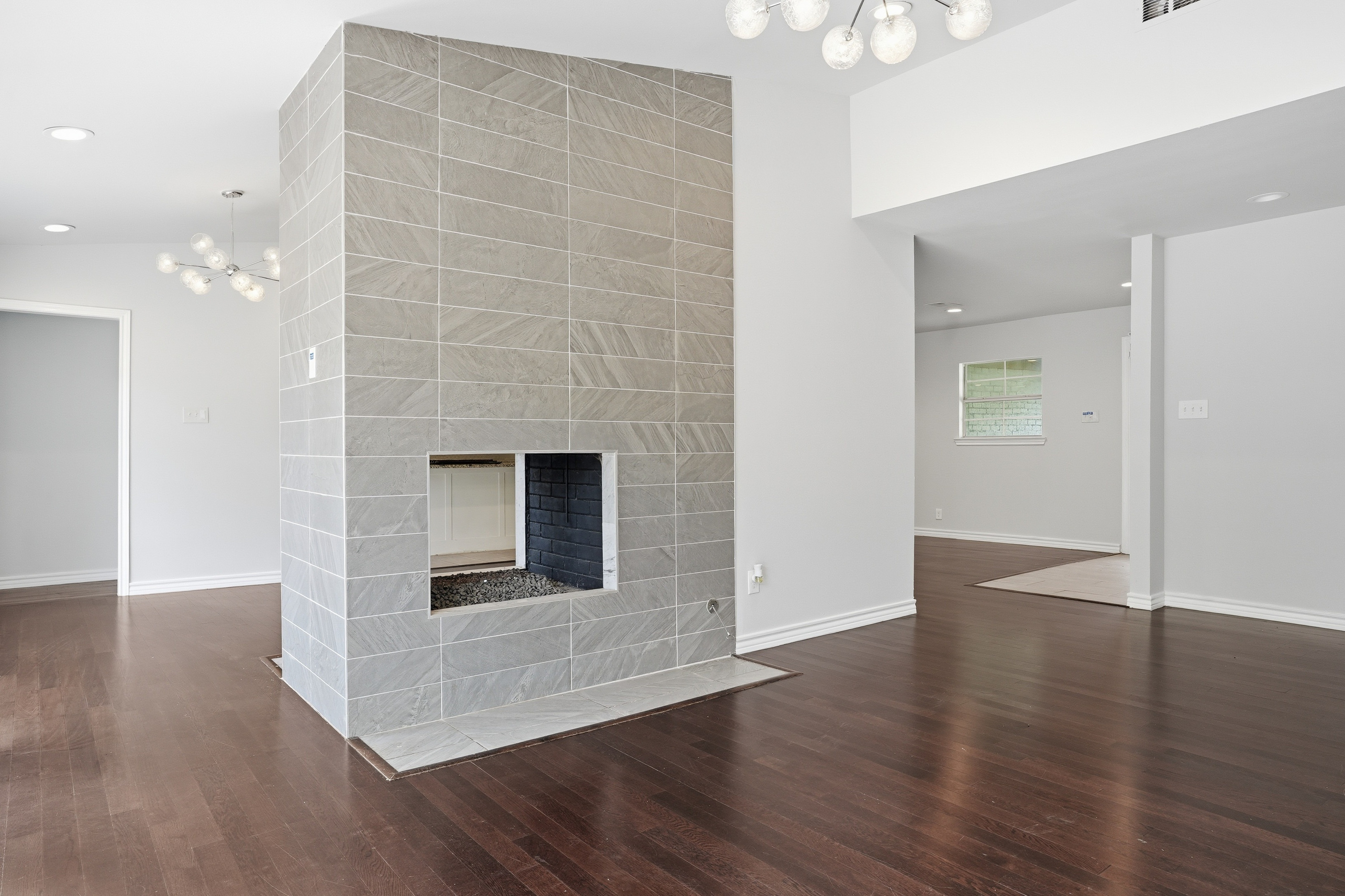 Photo 10 of 35 of 7248 Walling Ln, Dallas, TX