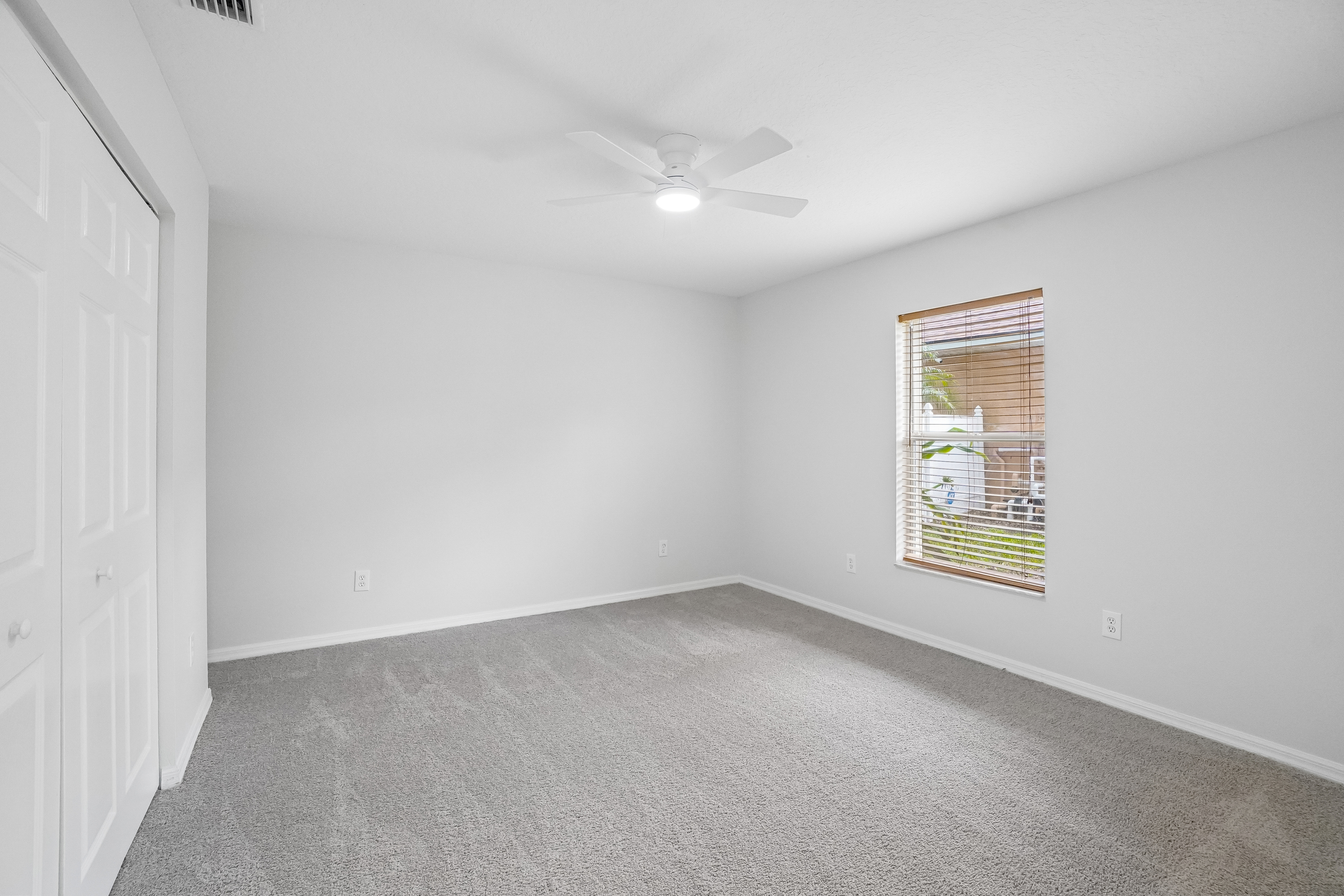 Photo 12 of 35 of 17718 Crystal Cove Pl, Lutz, FL