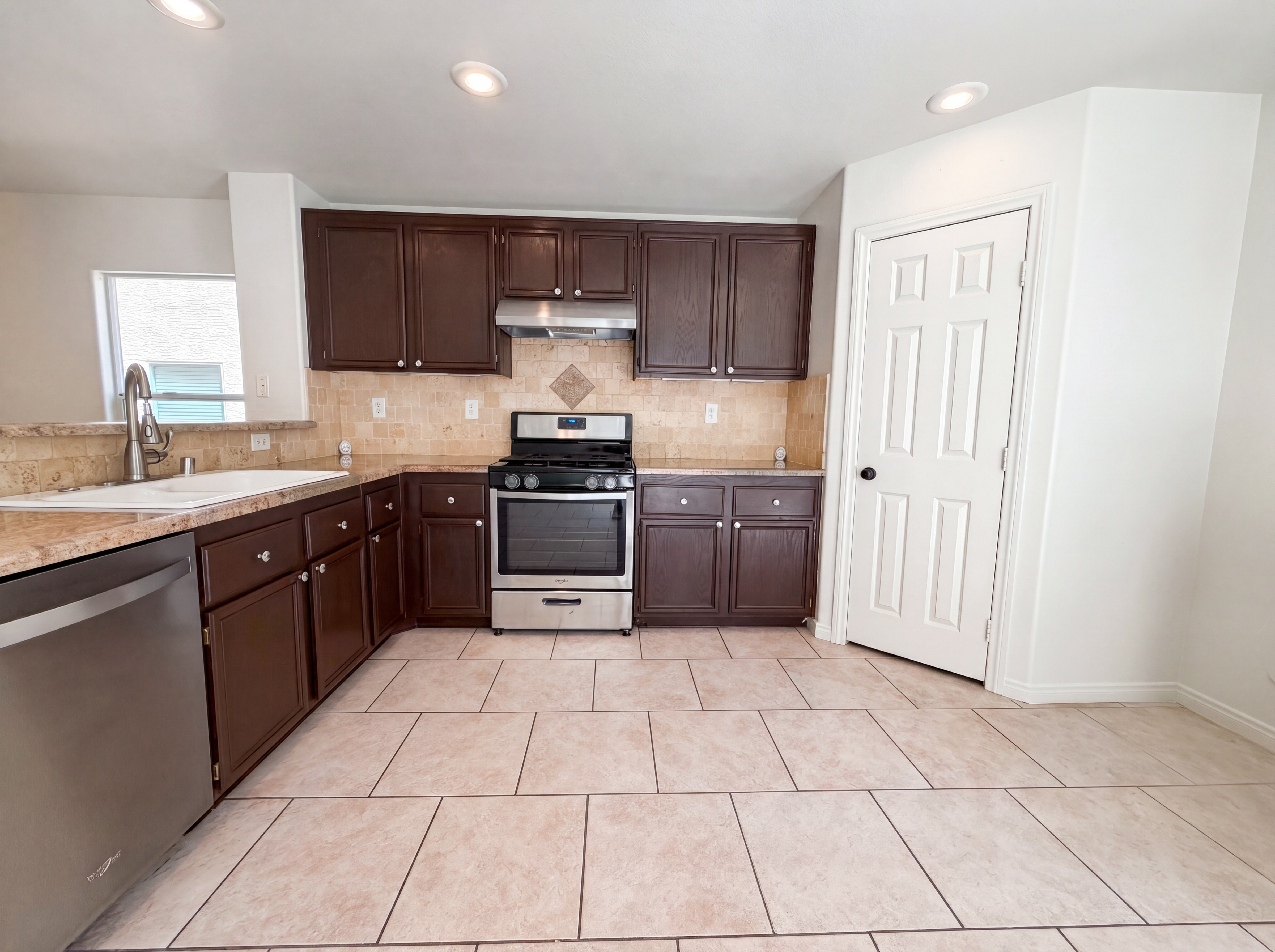 Photo 2 of 22 of 7274 Pine Barrens St, Las Vegas, NV