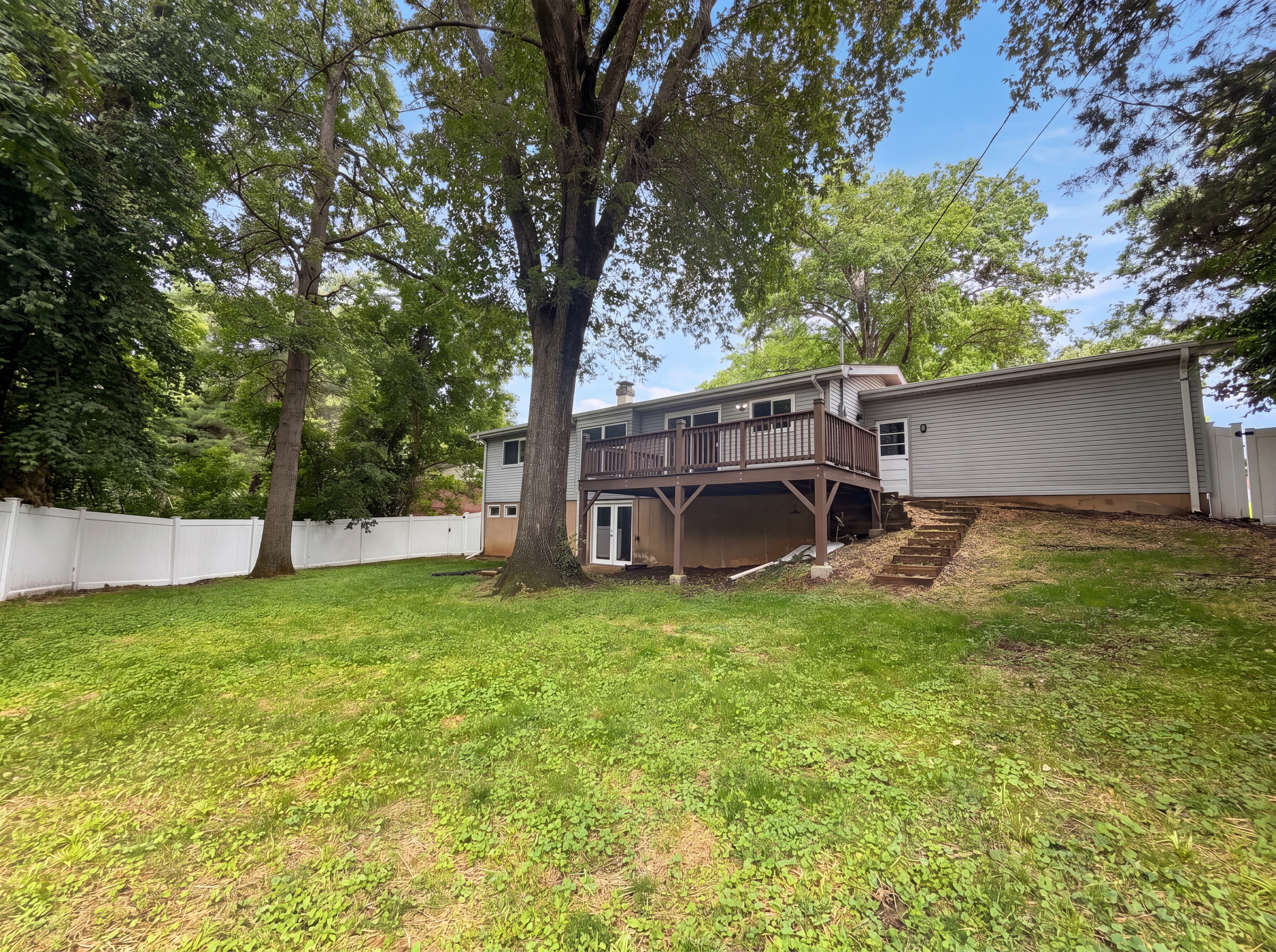 Photo 5 of 25 of 207 Renaldo Dr, Chesterfield, MO