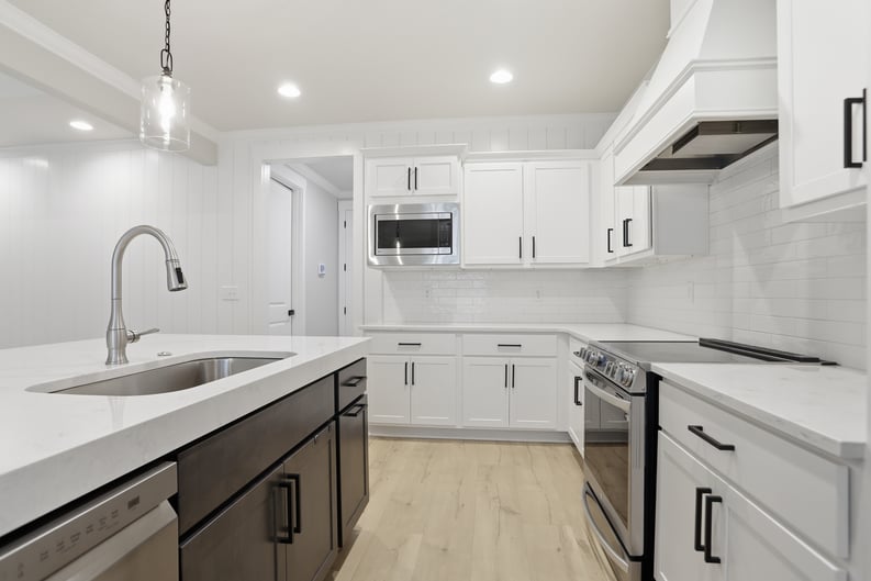 Property photo 2 of 1290 Legend Dr