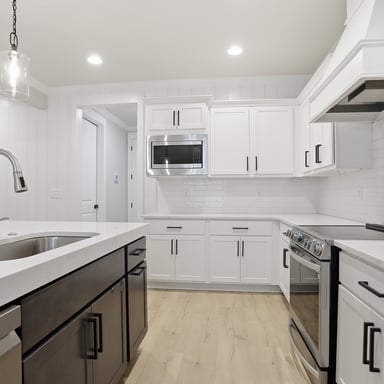 Property photo 2 of 1290 Legend Dr