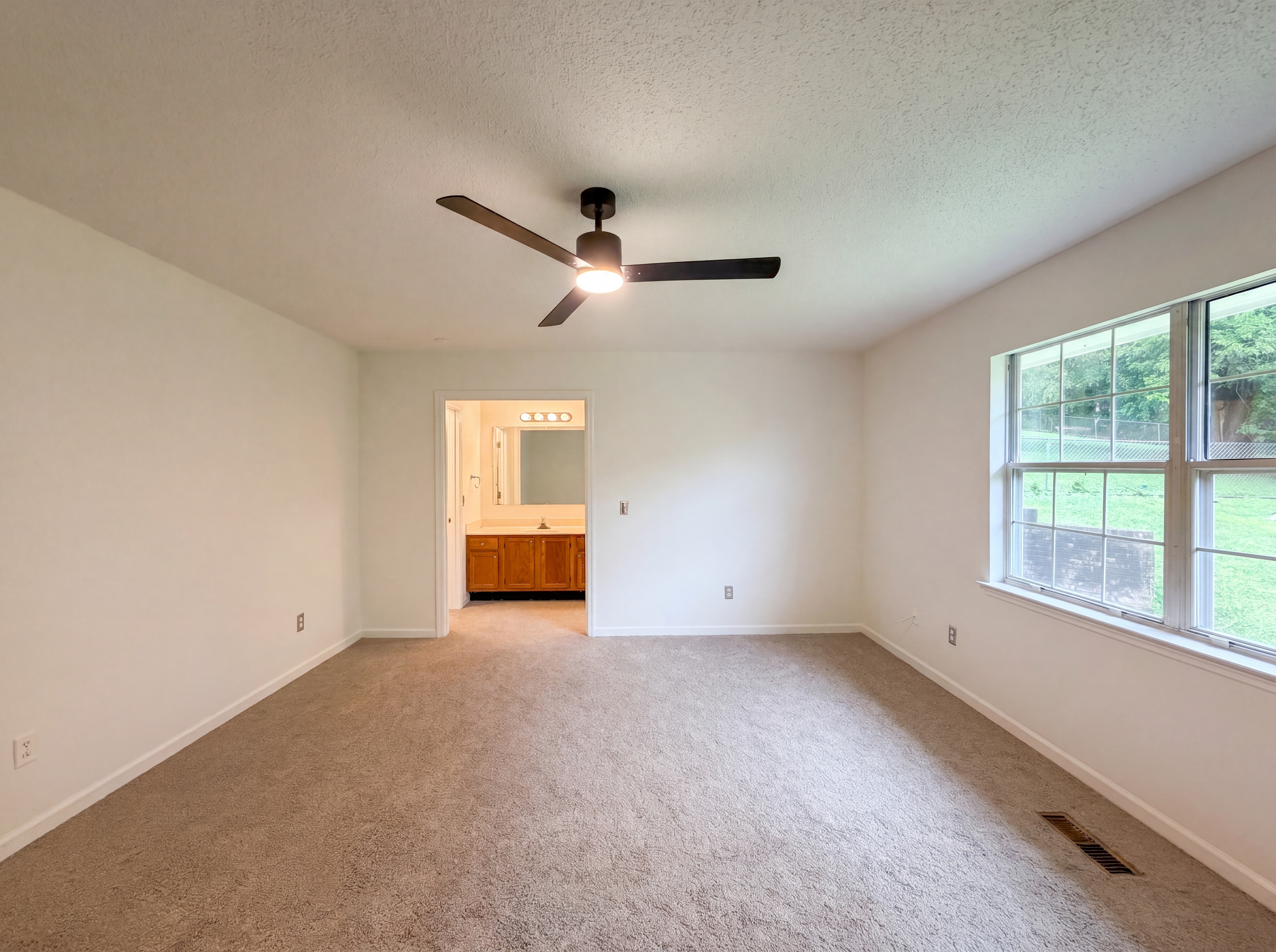 Photo 4 of 32 of 2307 Quail Nest Cir, Chattanooga, TN