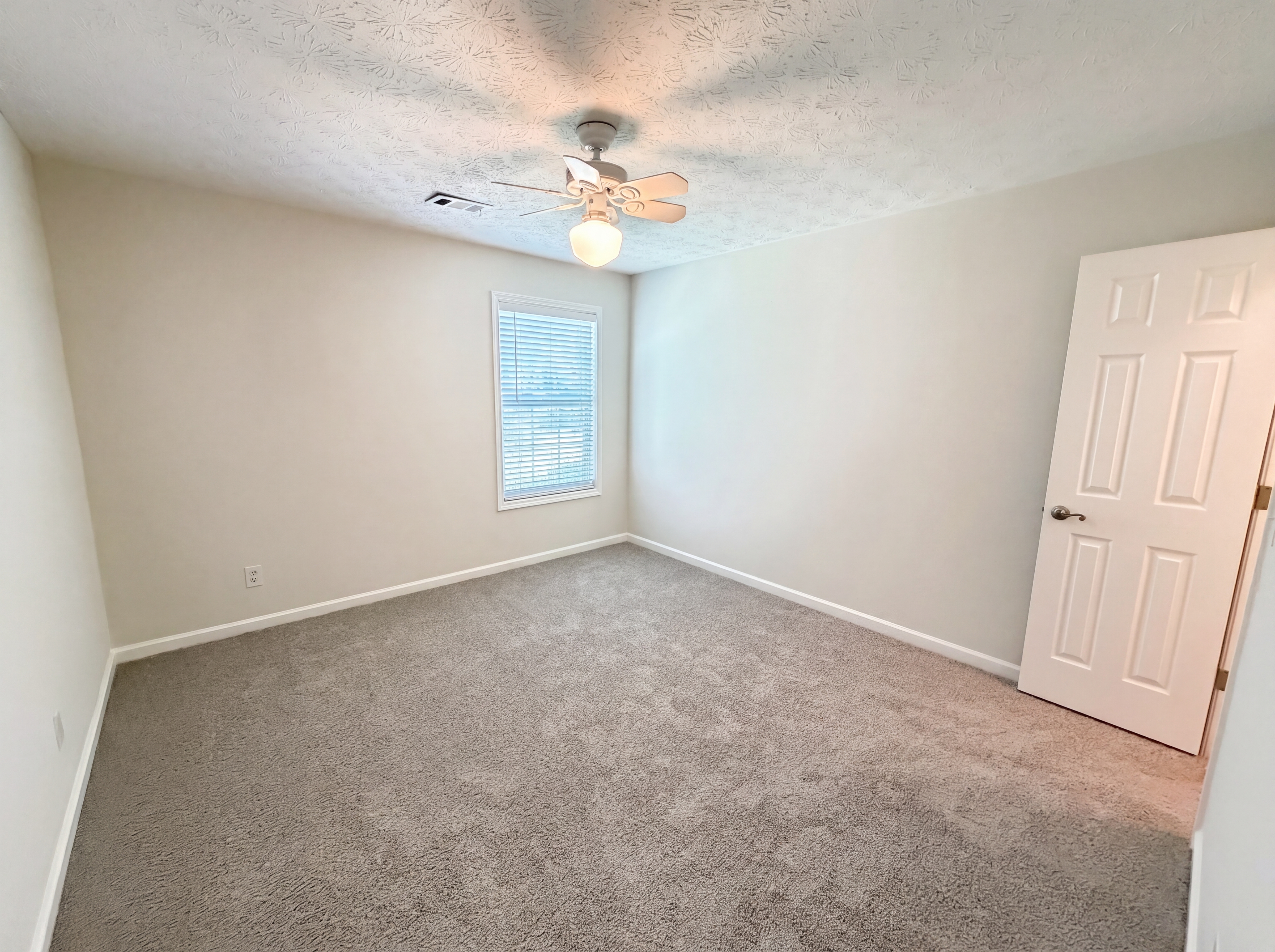 Photo 9 of 21 of 13331 Harpley Ct, Alpharetta, GA