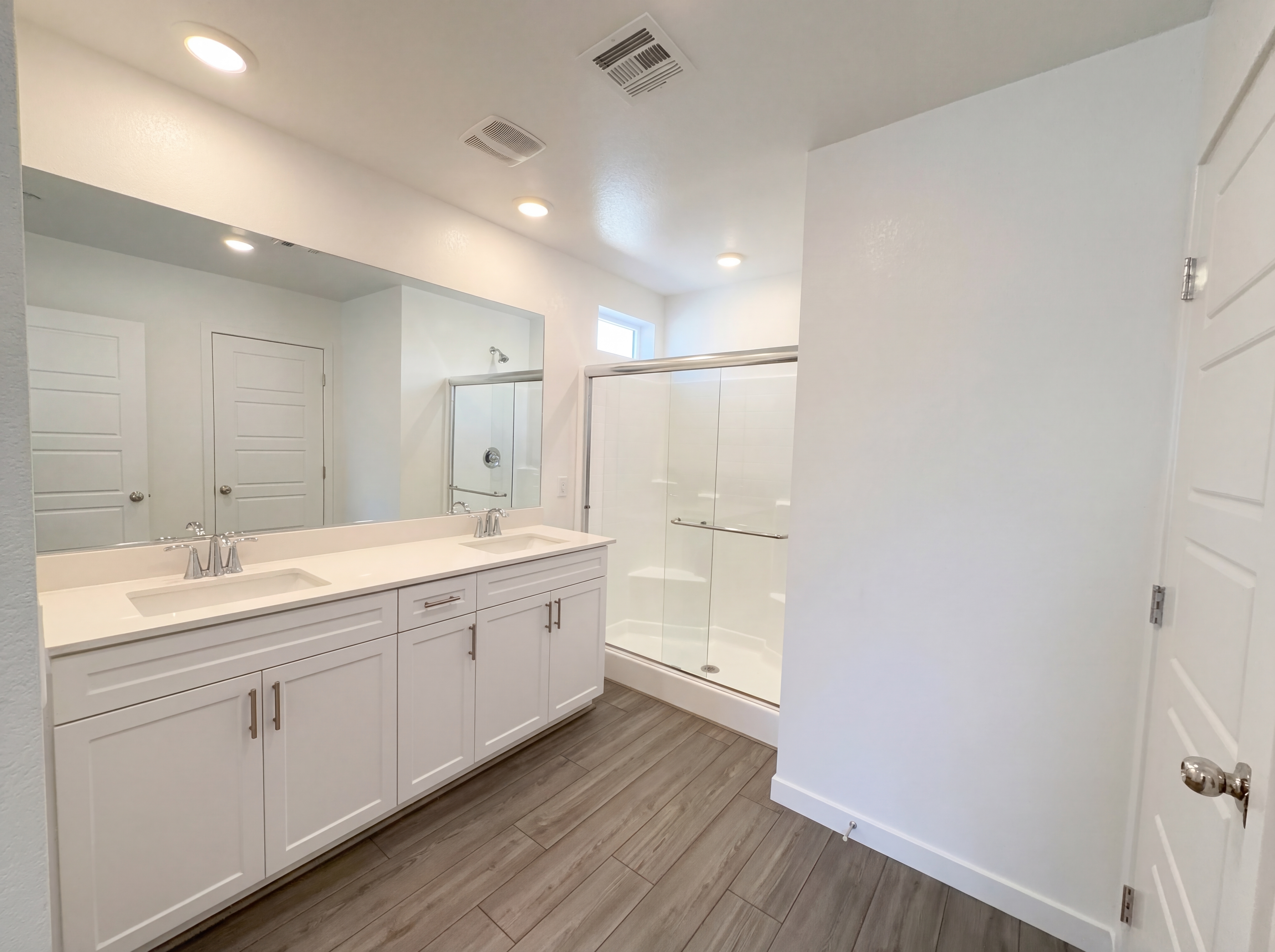 Photo 6 of 19 of 4234 Vivenda St, Las Vegas, NV