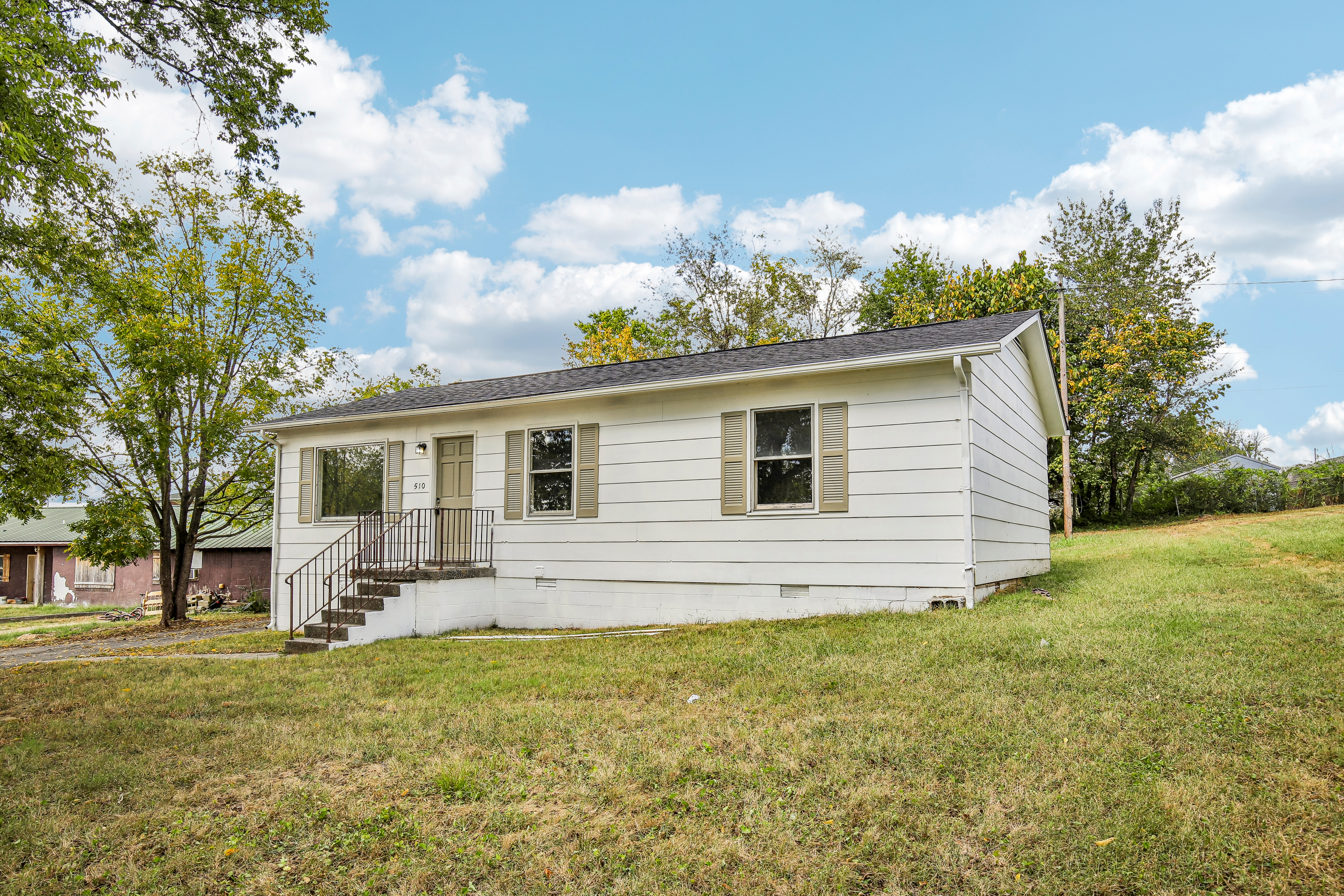 Photo 22 of 33 of 510 W Adams St, Woodbury, TN