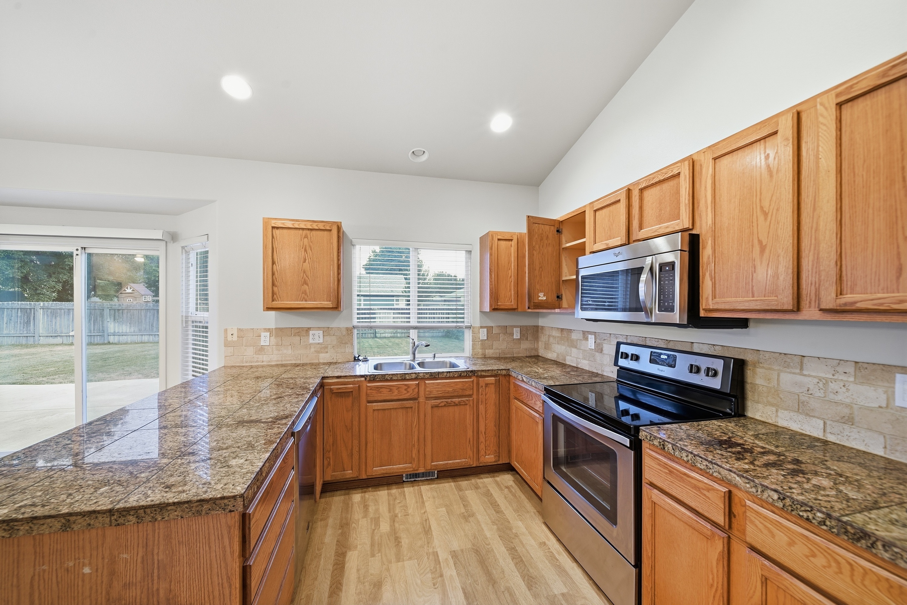Photo 2 of 33 of 919 E Hawk St, Meridian, ID