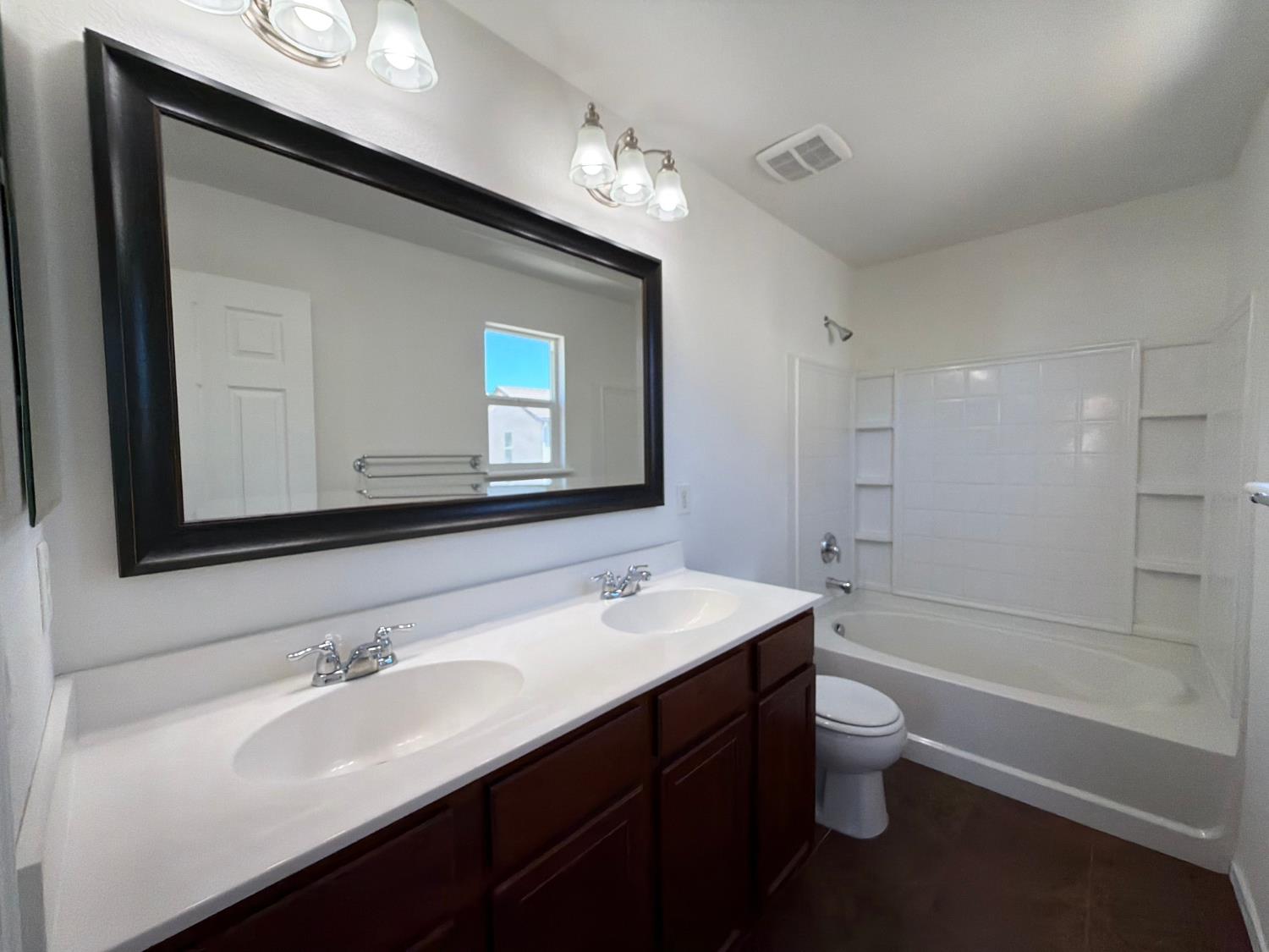 Photo 9 of 17 of 8260 Red Rock Dr, Sacramento, CA