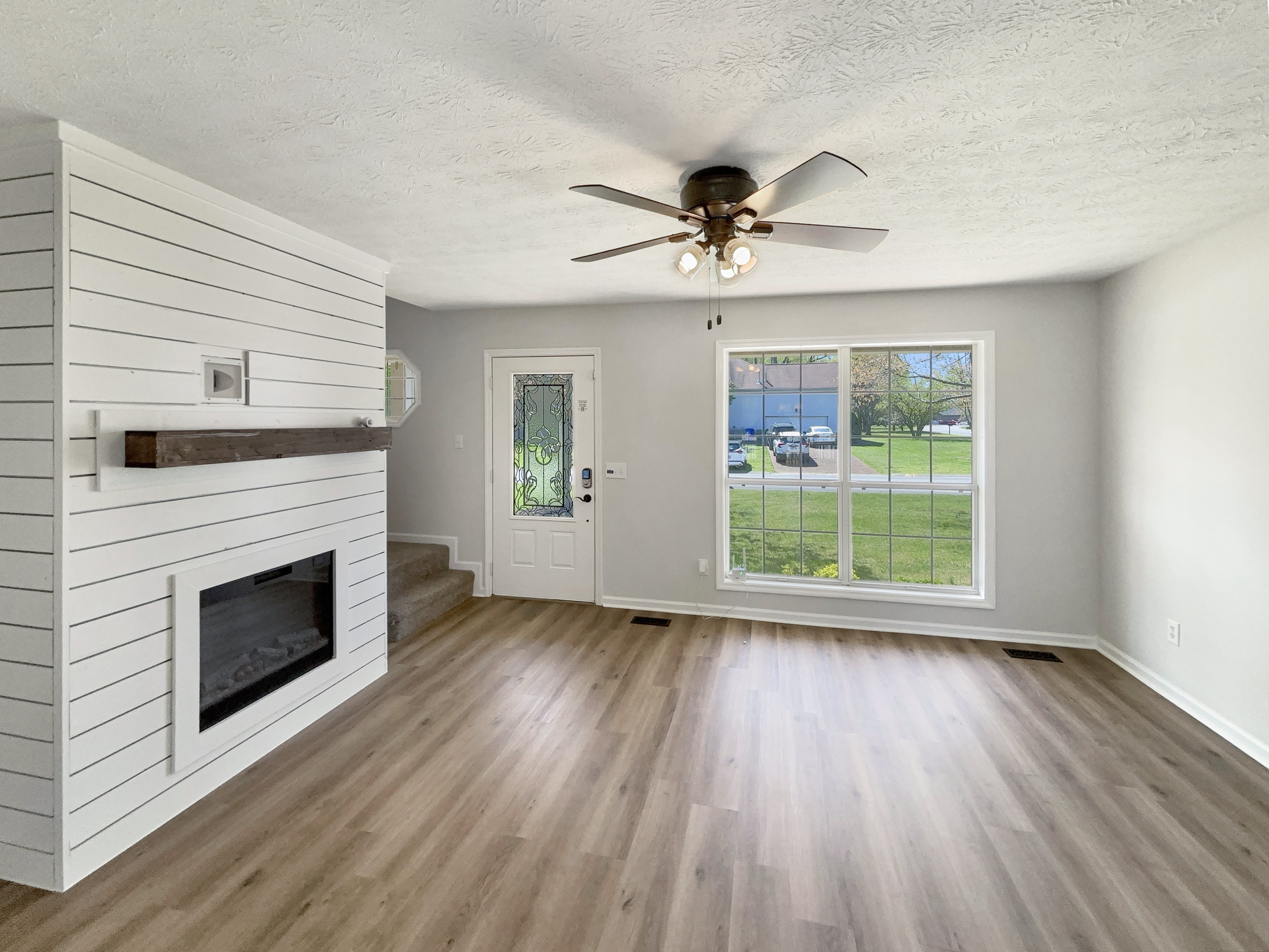 Photo 3 of 21 of 104 Hunterwood Dr, White House, TN