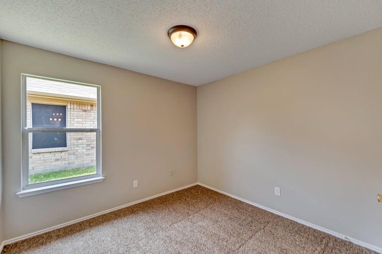 Photo 20 of 25 - 2051 La Salle Trl, Grand Prairie, TX 75052