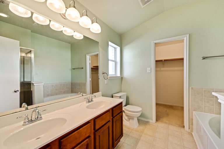 Photo 23 of 30 - 14836 S Spring Ridge Cir, Balch Springs, TX 75180