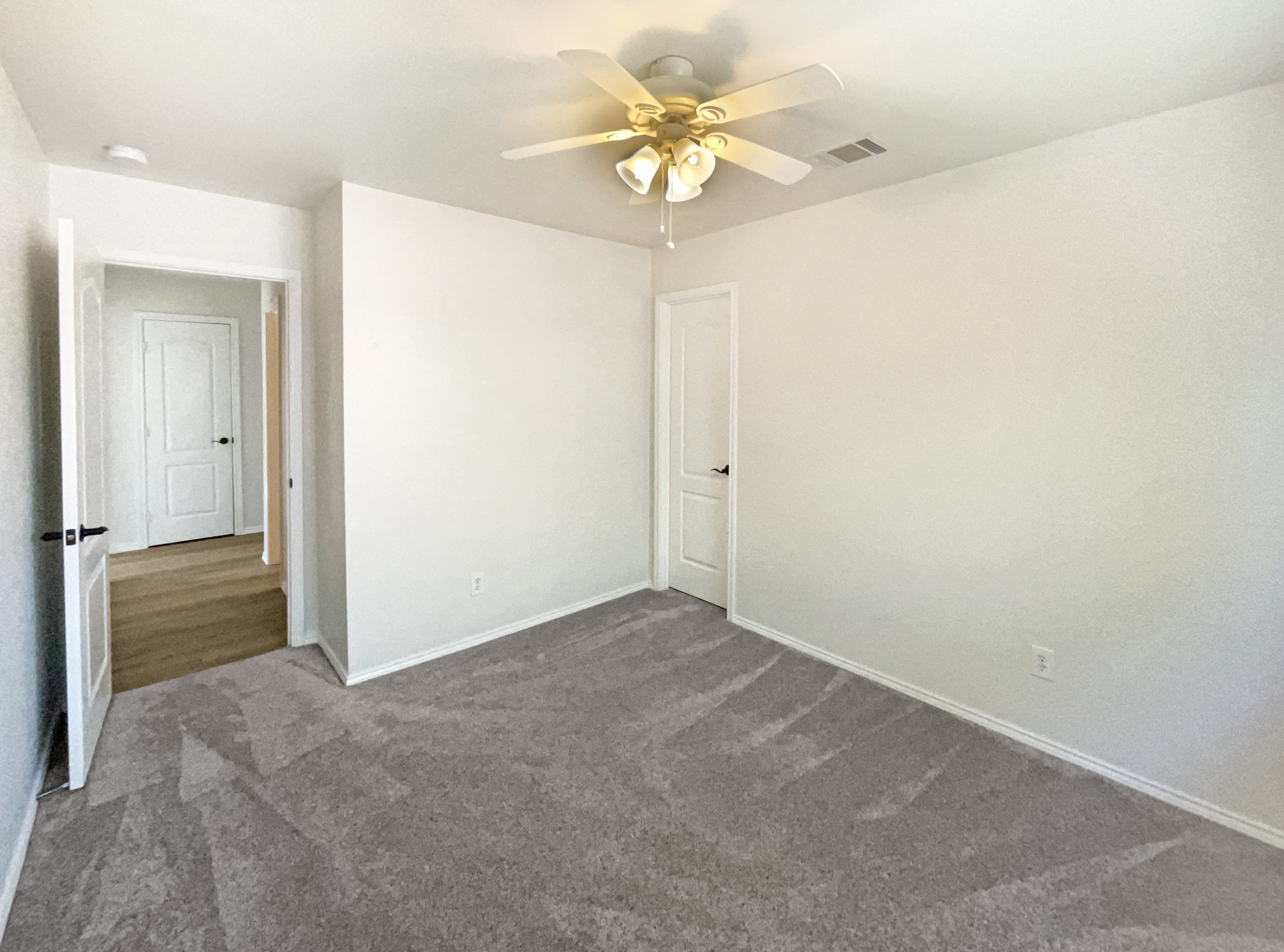 Photo 13 of 24 of 2019 Kingsbridge Dr, Heartland, TX