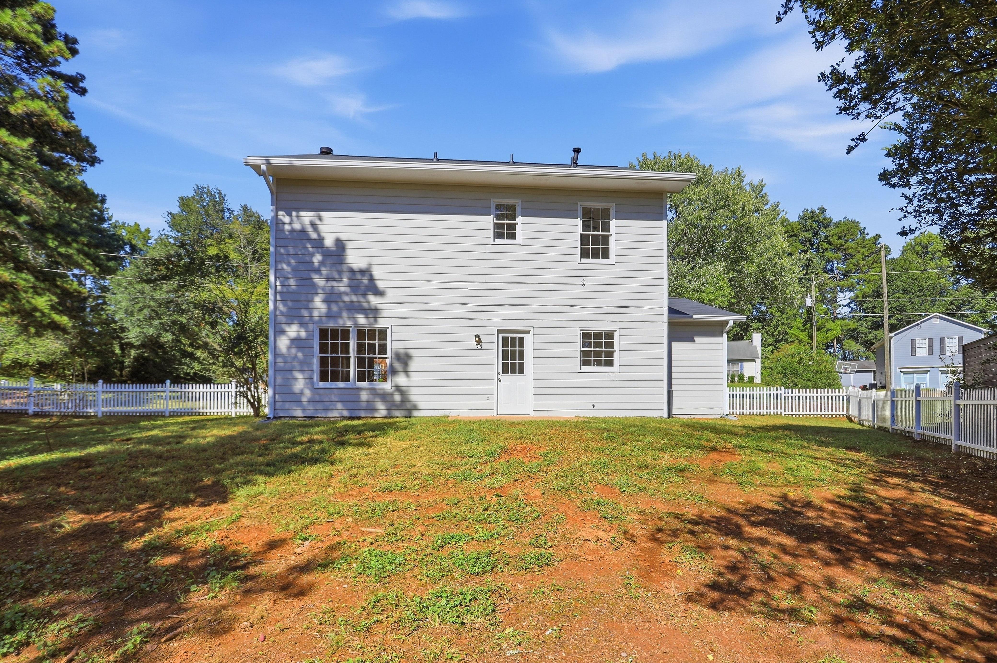 Photo 5 of 24 of 4400 Hidden Meadow Cir, Sugar Hill, GA