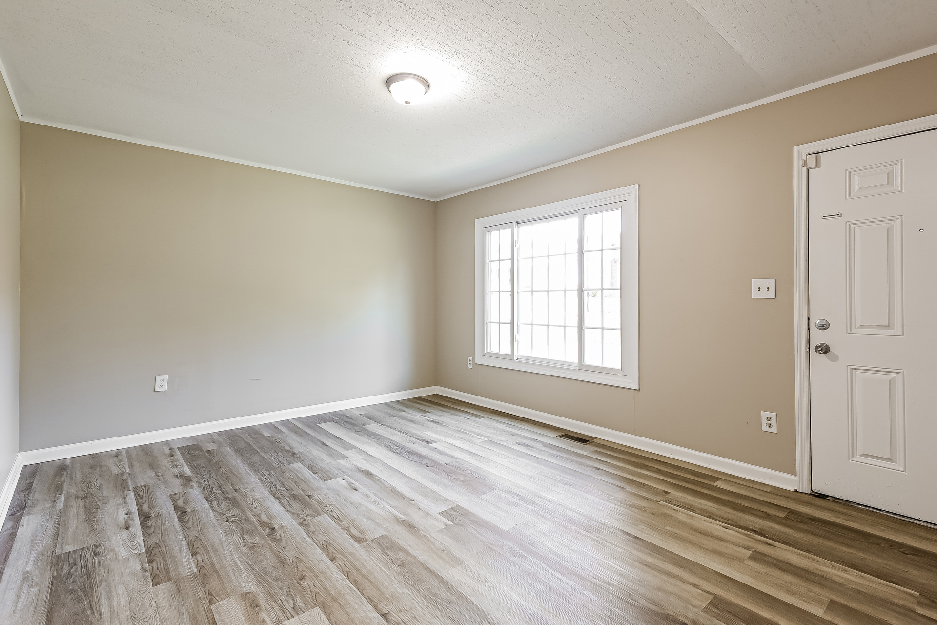 Photo 3 of 21 of 105 Short St, Laurens, SC