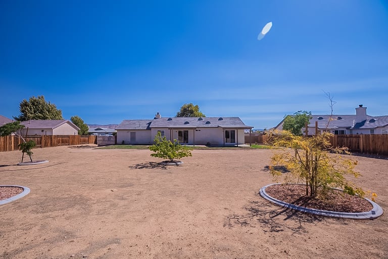 Photo 5 of 23 - 21250 Seibel Ln, Apple Valley, CA 92308