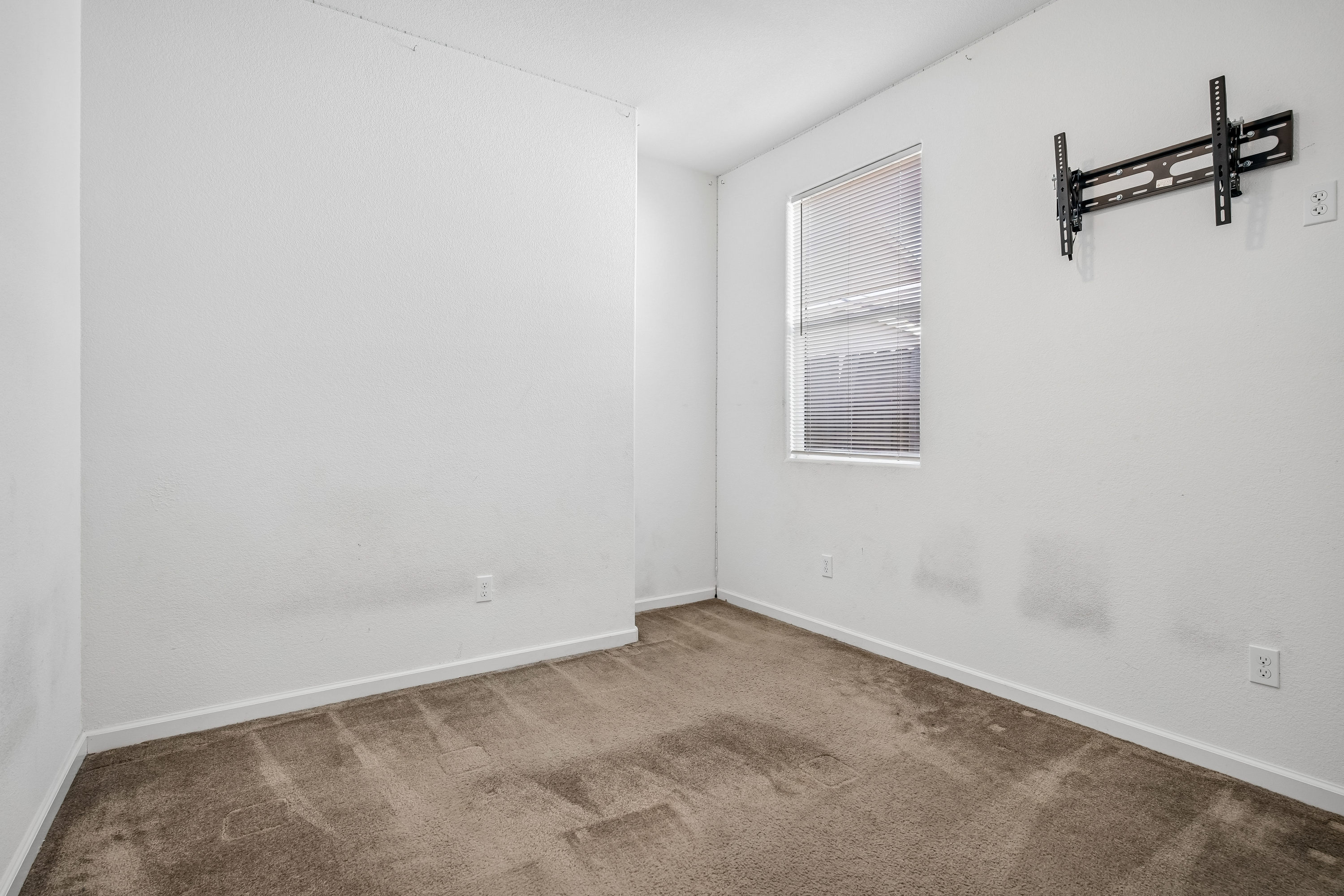 Photo 17 of 25 of 852 Castellona Dr, Newman, CA