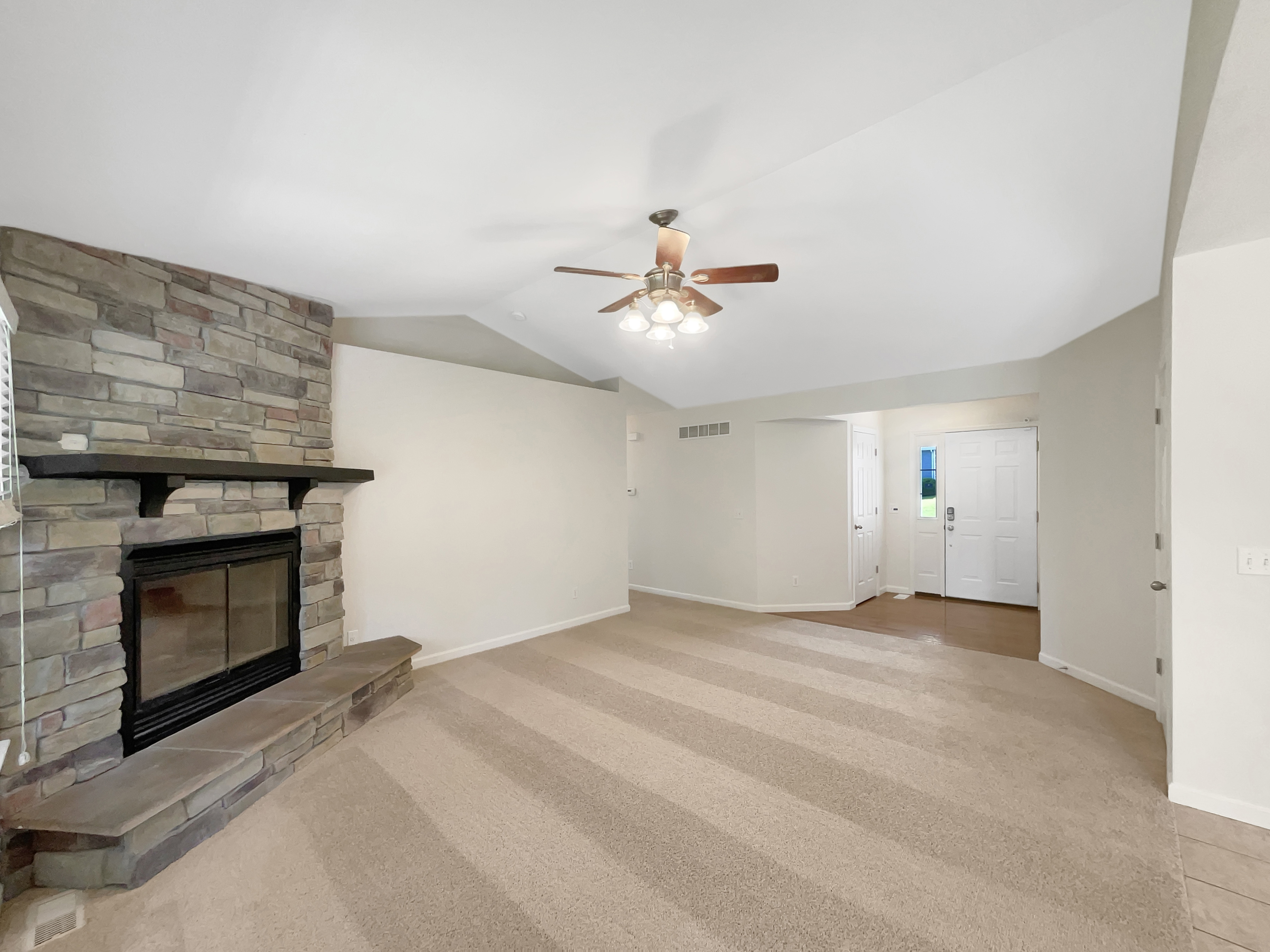 Photo 10 of 25 of 191 Gardenia Dr, Troy, MO