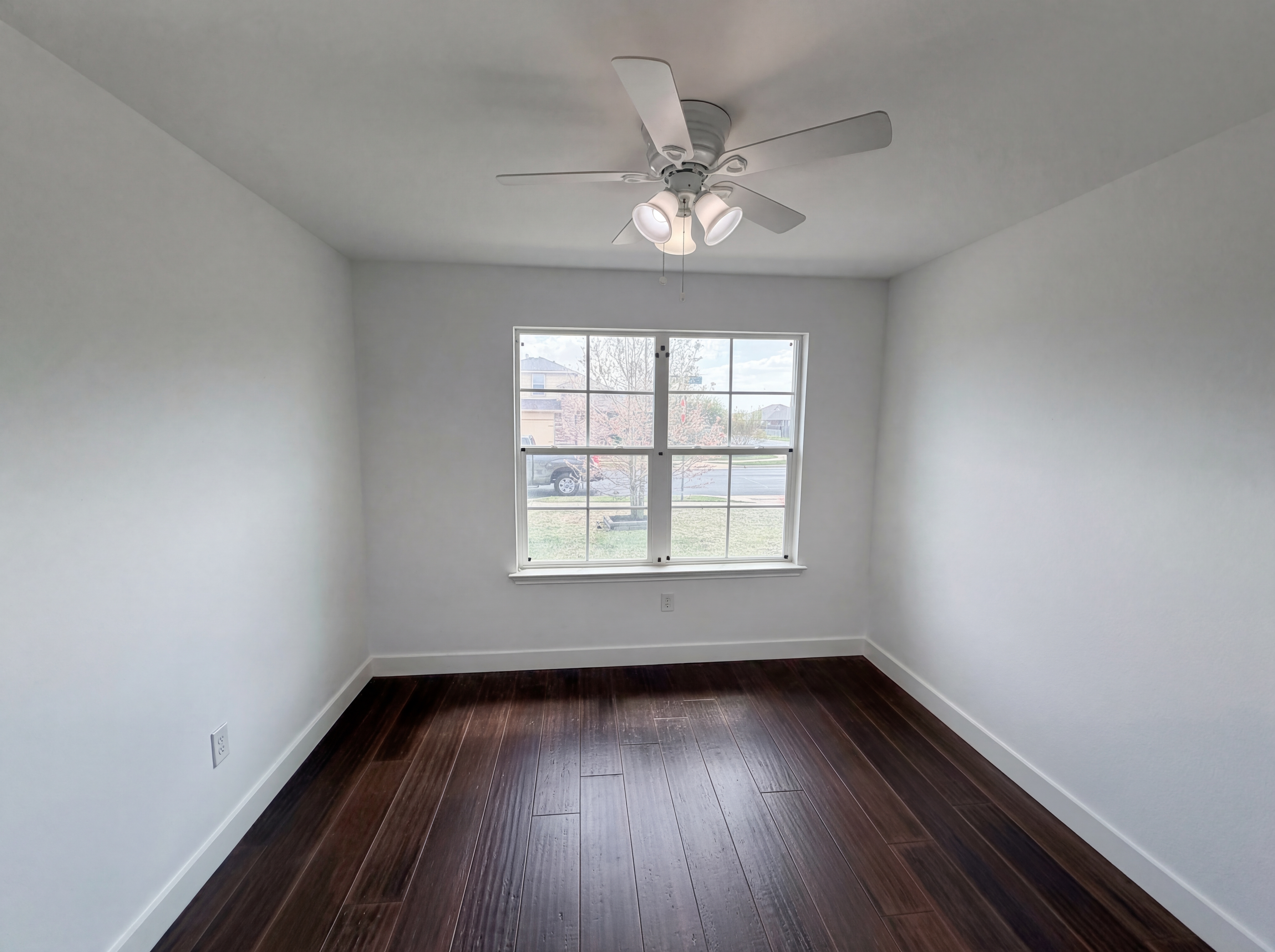 Photo 9 of 23 of 201 Camellia Dr, Hutto, TX