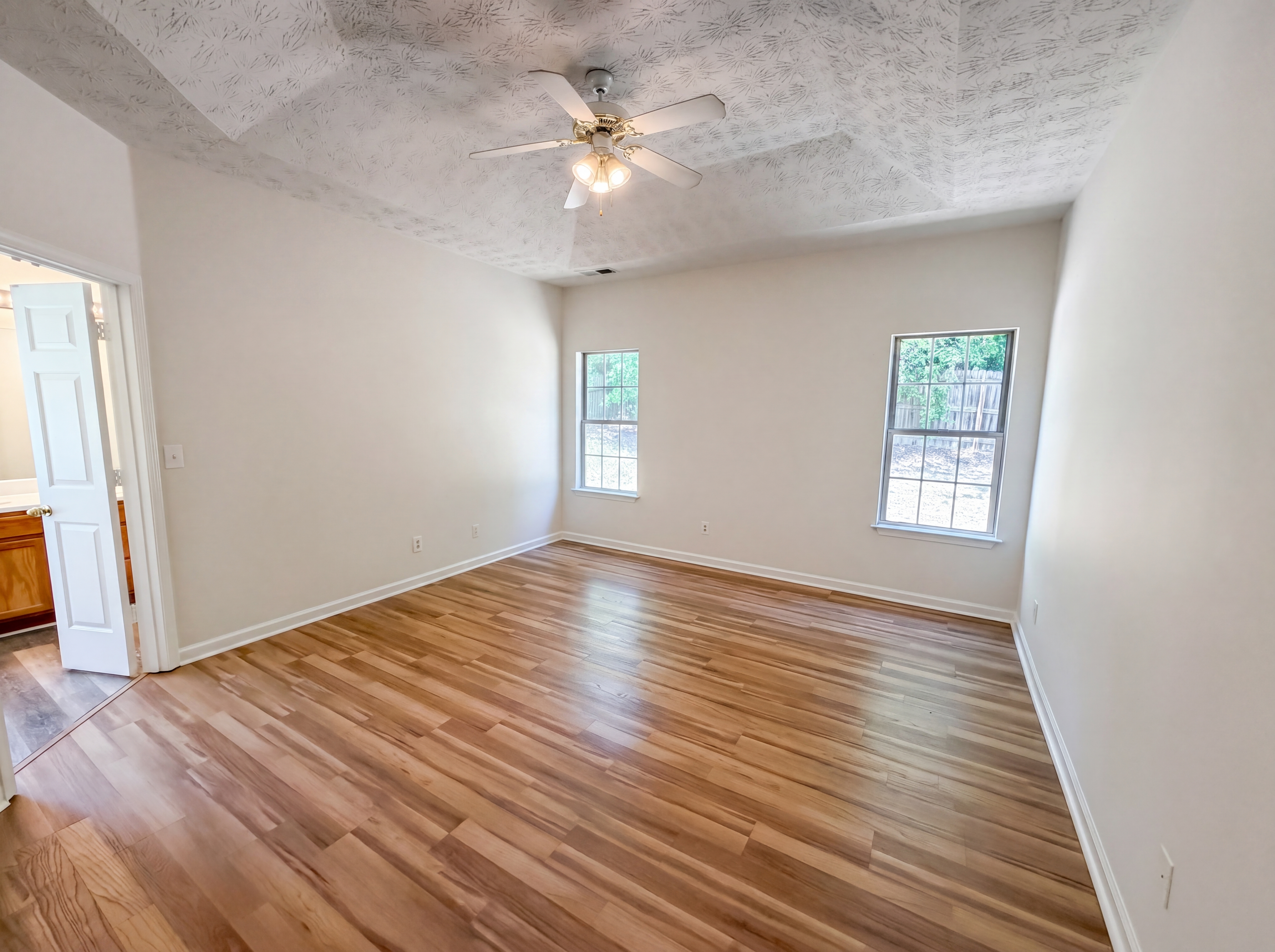 Photo 10 of 55 of 835 Shadow Lake Dr, Lithonia, GA