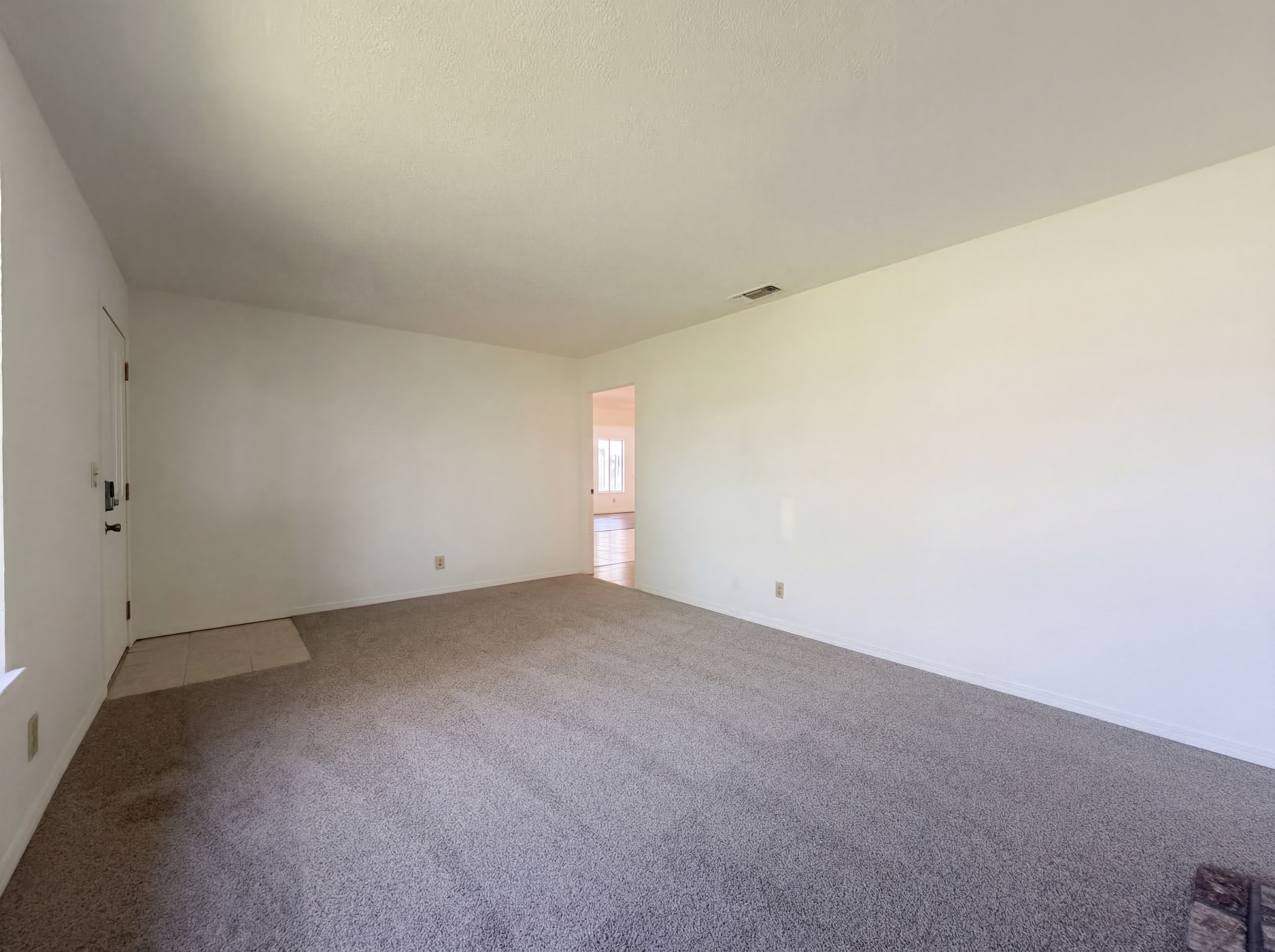 Photo 10 of 33 of 4814 Monet Way, Sacramento, CA