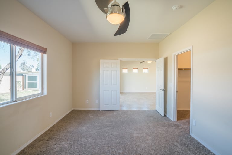 Photo 12 of 29 - 404 W Latona Rd, Phoenix, AZ 85041