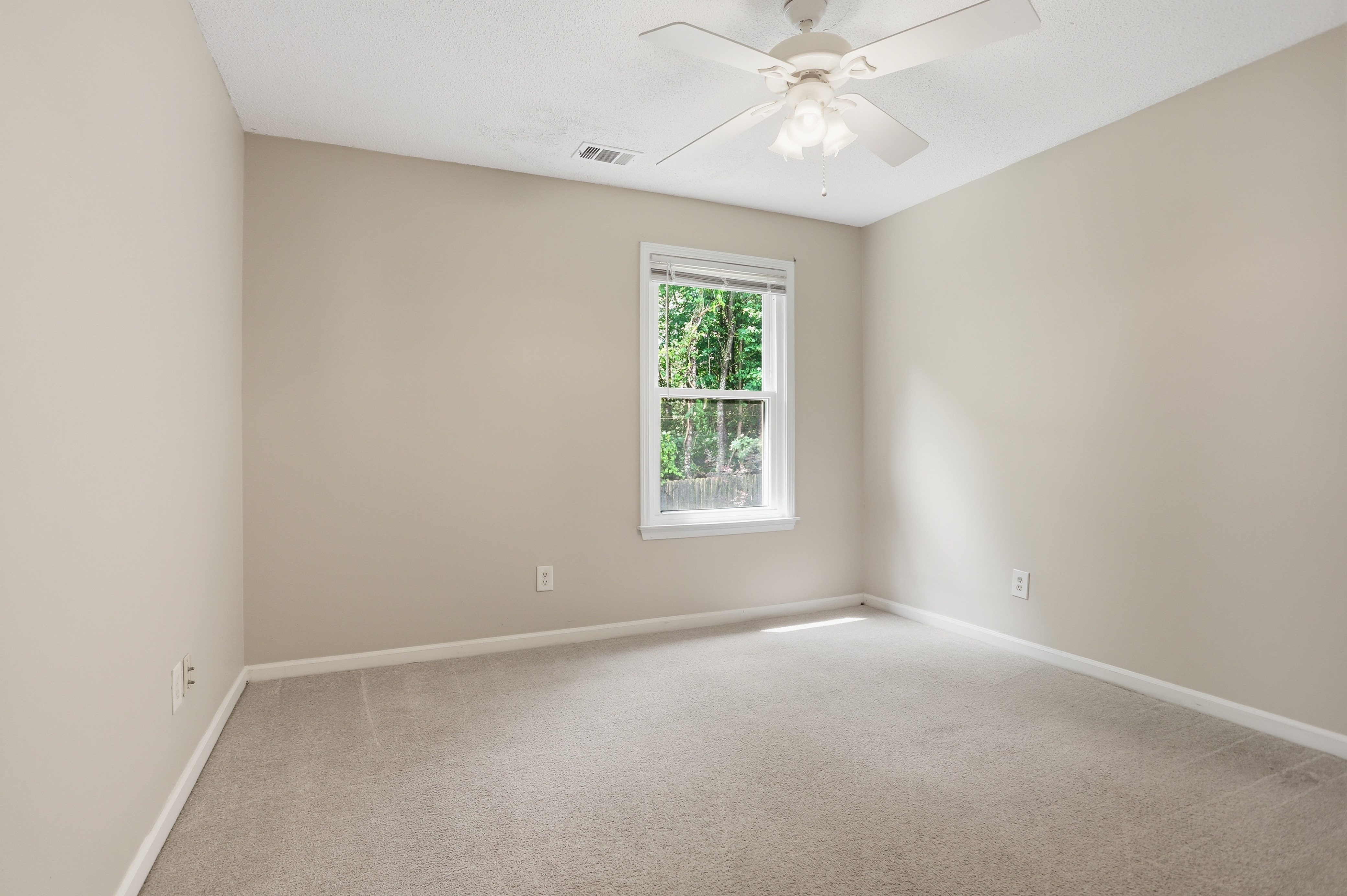 Photo 4 of 30 of 1635 Heyford Cir NW, Kennesaw, GA