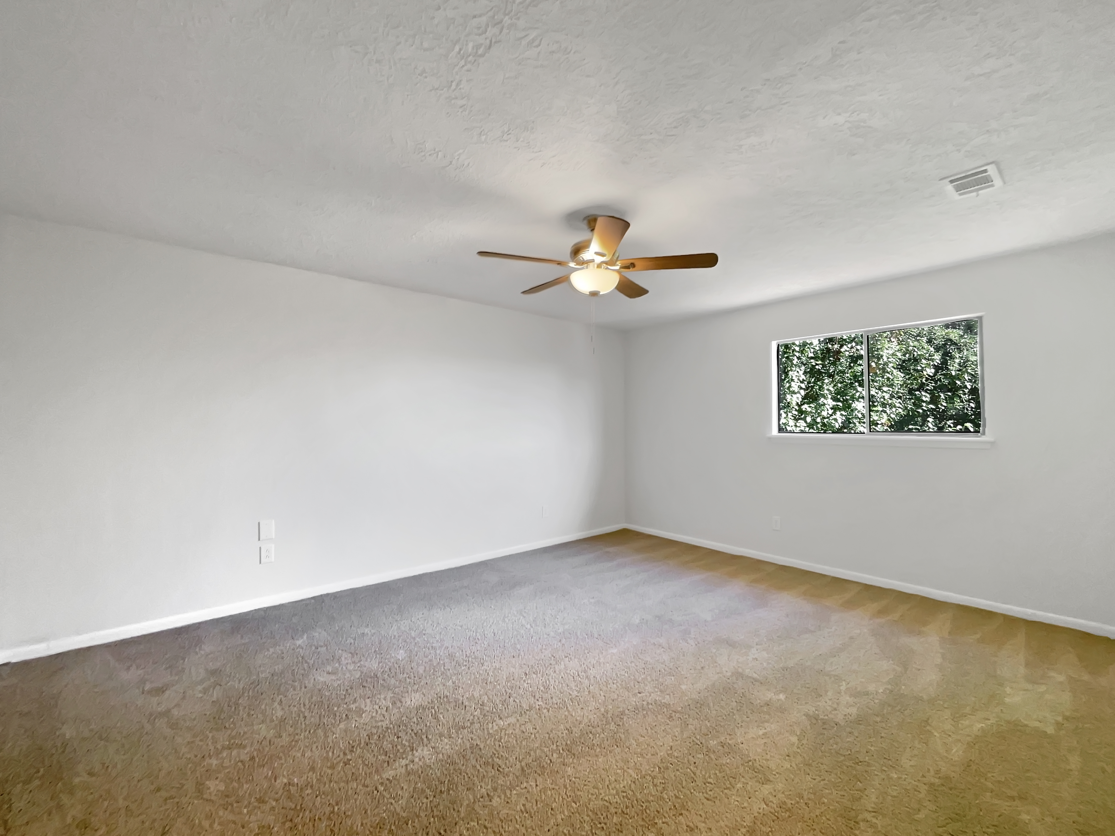 Photo 18 of 24 of 11307 Wickersham Ln, Houston, TX