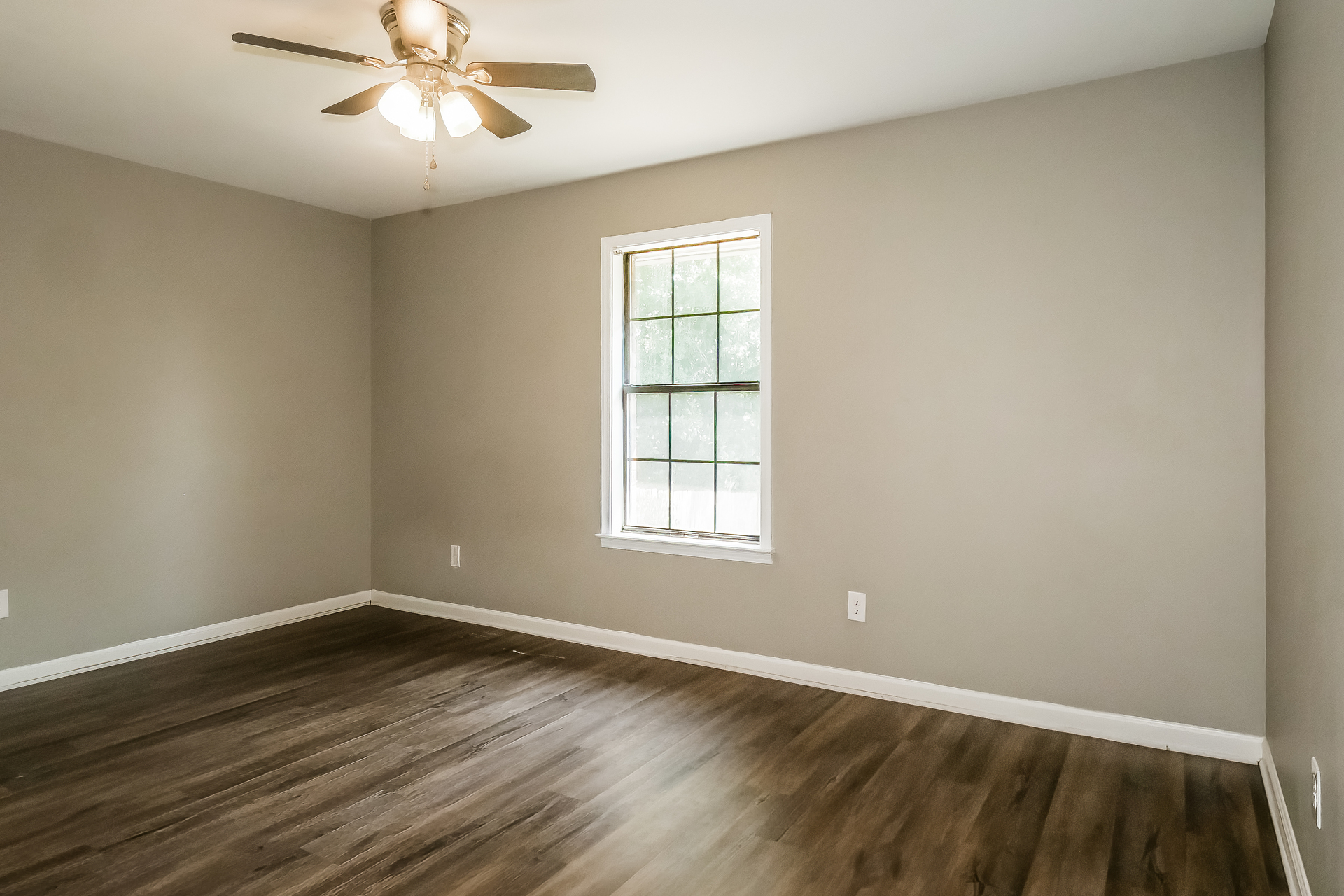 Photo 17 of 41 of 3530 Josee Ln, Bartlett, TN