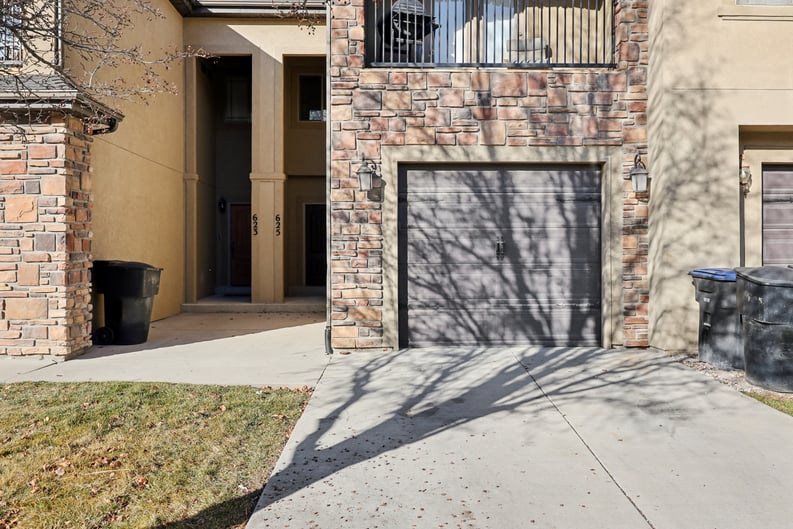 Property photo 1 of 625 N 220 E