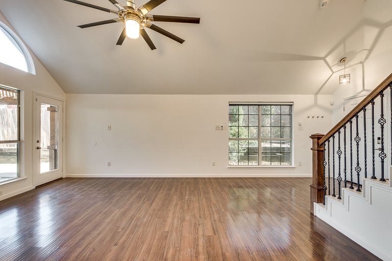 Photo 7 of 27 - 1332 Dallshan Dr, Carrollton, TX 75007