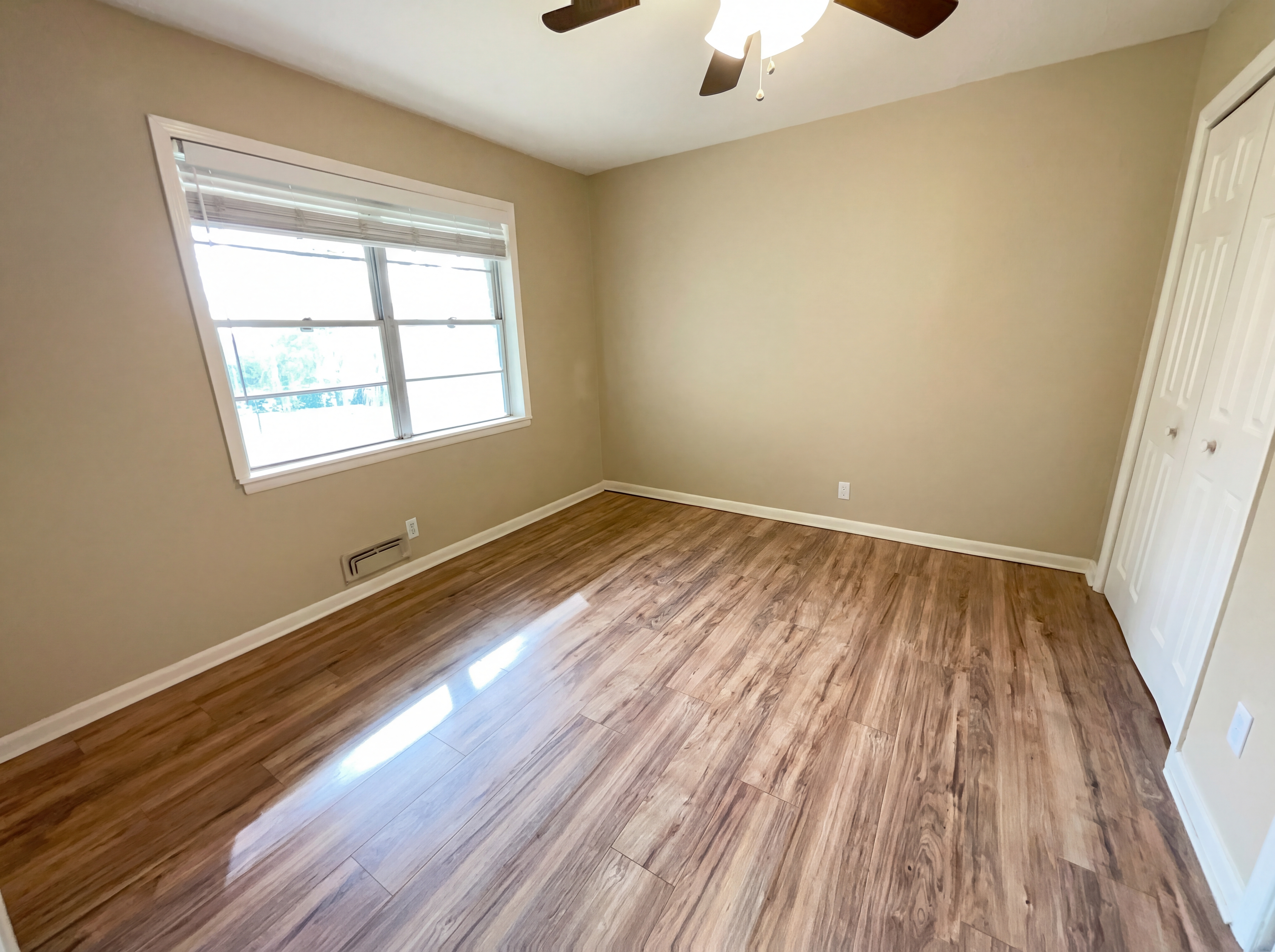 Photo 9 of 16 of 6817 Chickering Rd, Fort Worth, TX