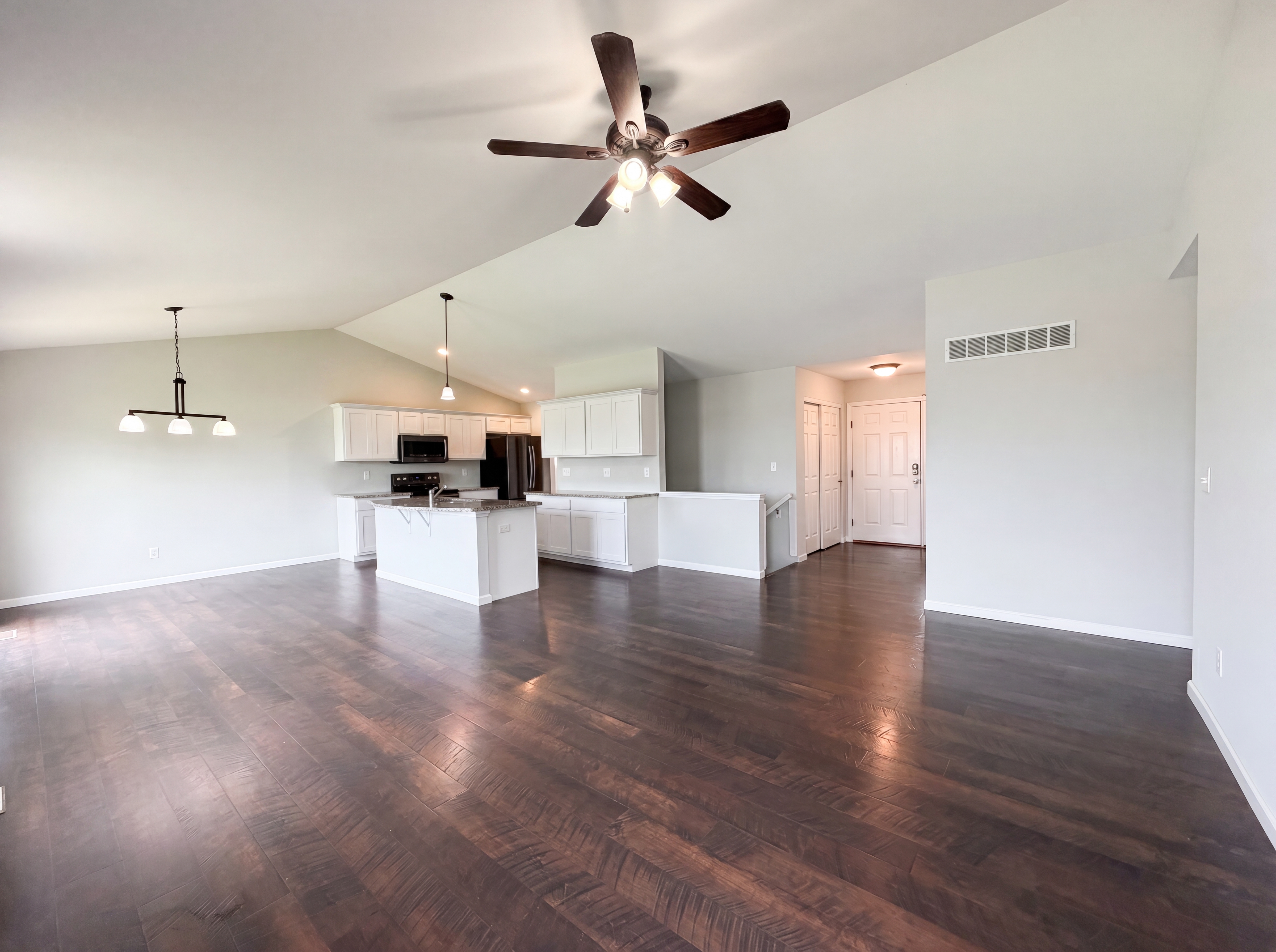 Photo 3 of 28 of 139 Palace Way Dr, Troy, MO