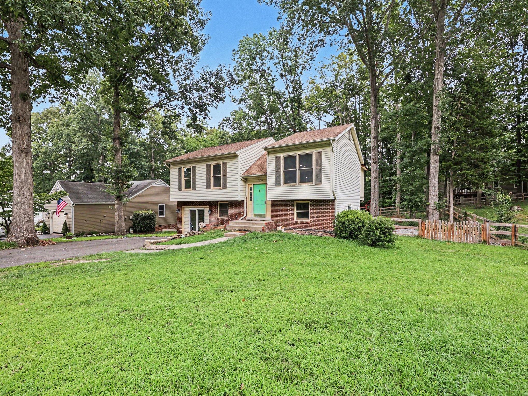 Photo 4 of 46 of 10711 Chesterwood Dr, Spotsylvania, VA