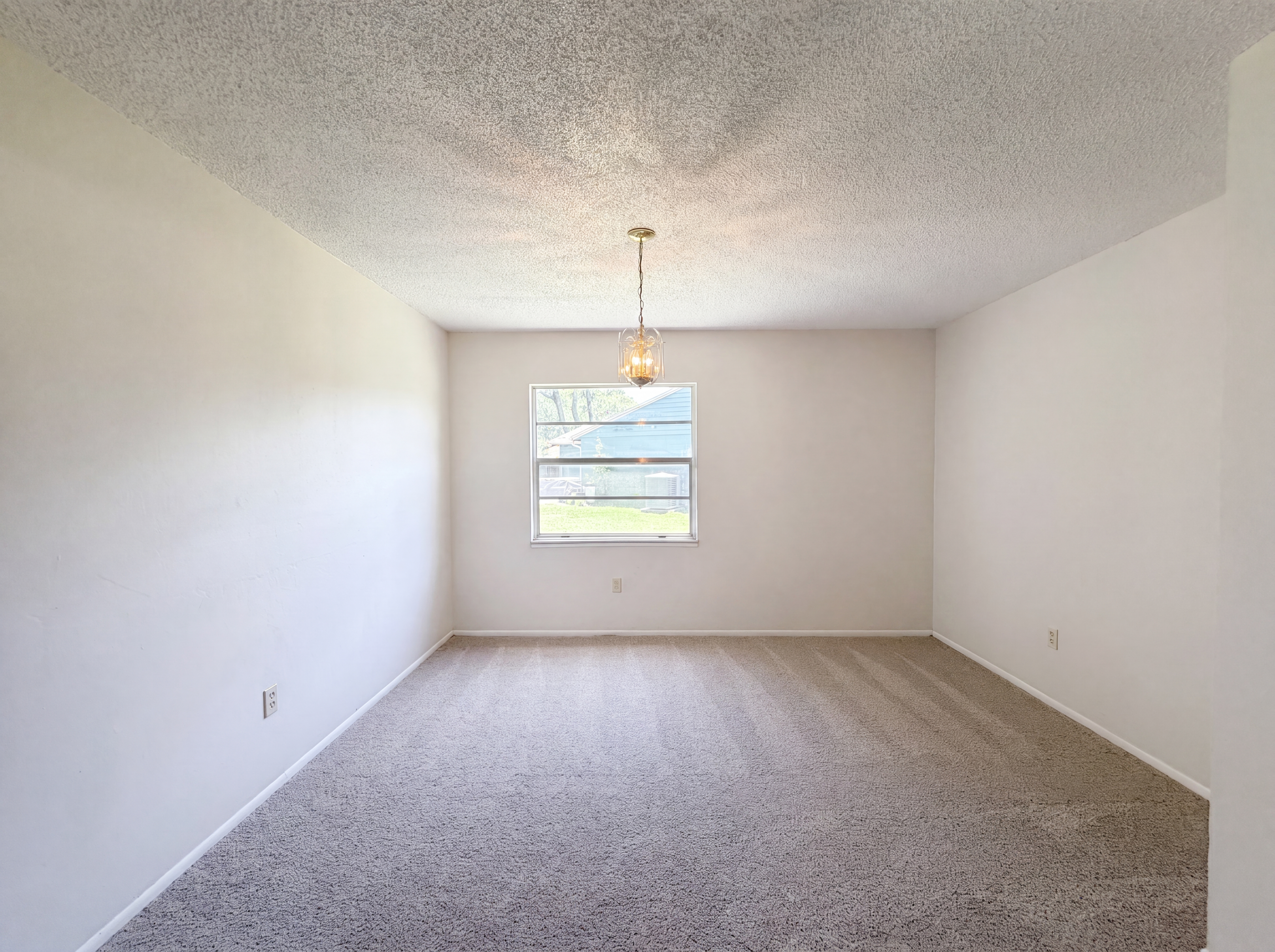 Photo 4 of 27 of 5720 Kneeland Ln, Tampa, FL